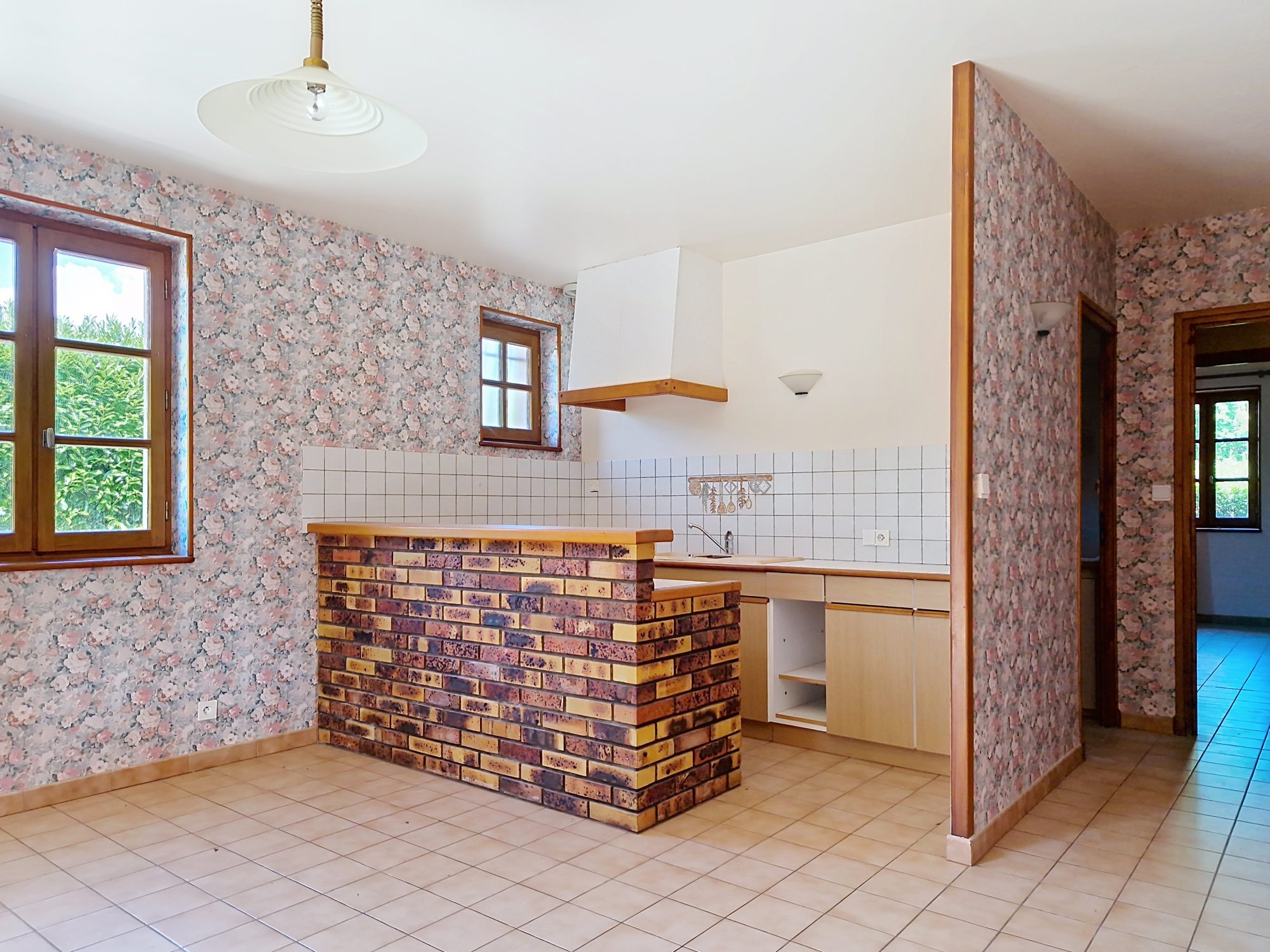 Maison familiale + dépendance pro – Vue dégagée, activité sur place possible ! La Clayette 71800