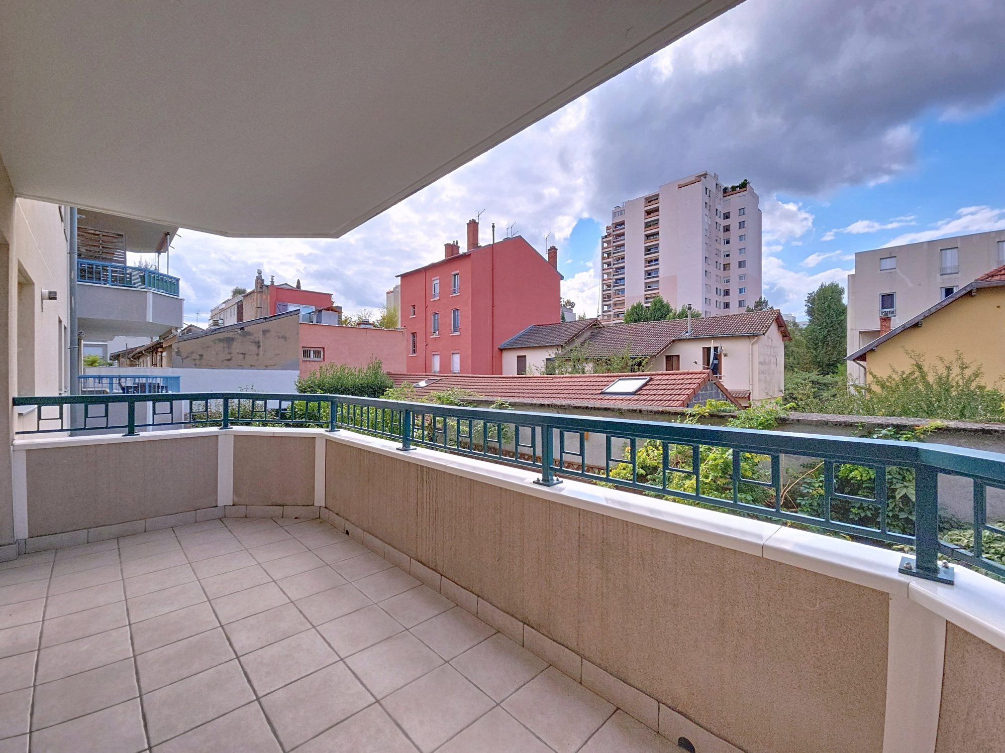 Gratte Ciel Appartement T3 de 68 m2 et Balcon de 9 m2 et Garage Villeurbanne 69100