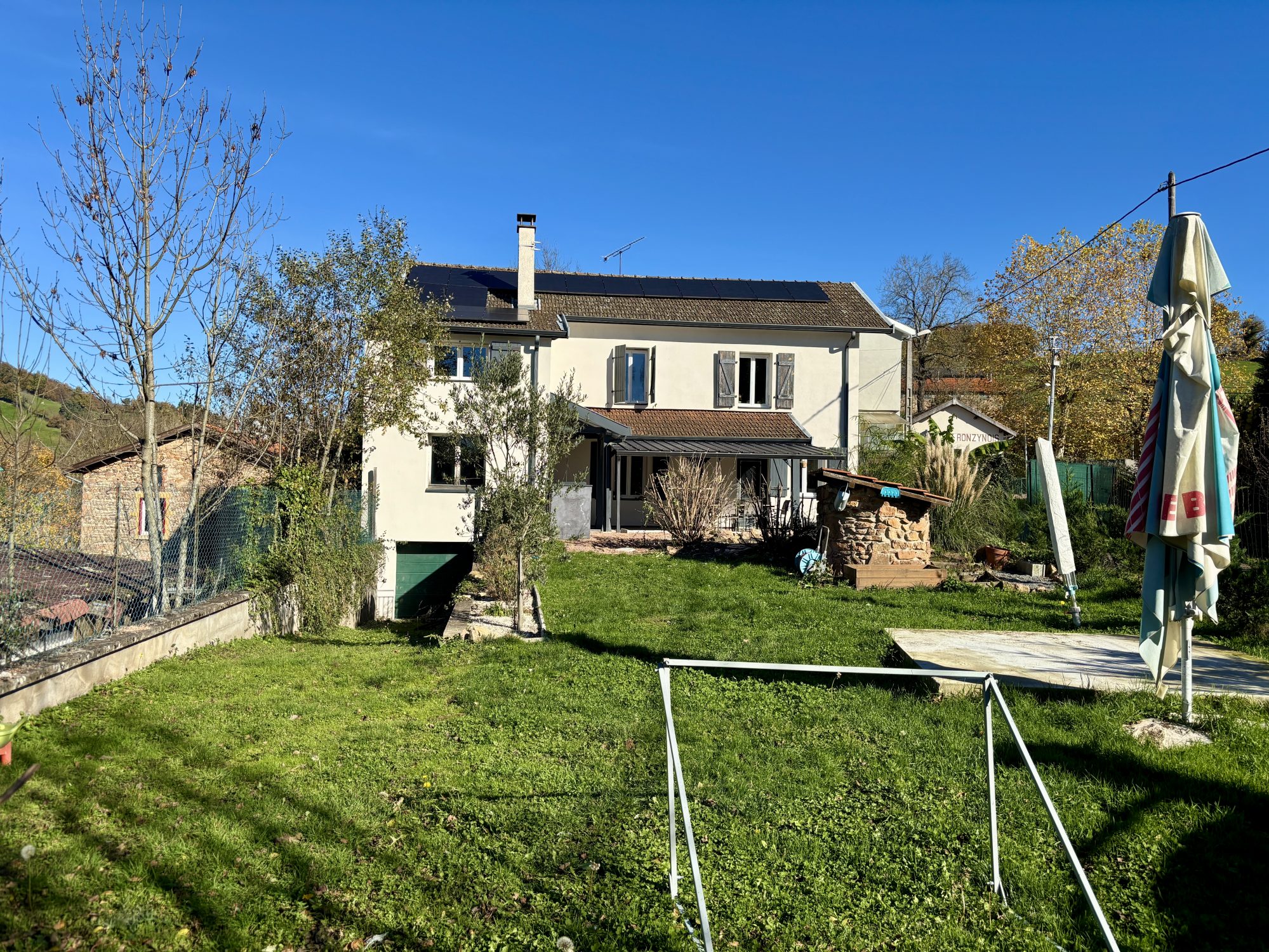 Maison 3 chambres, joli jardin et garage