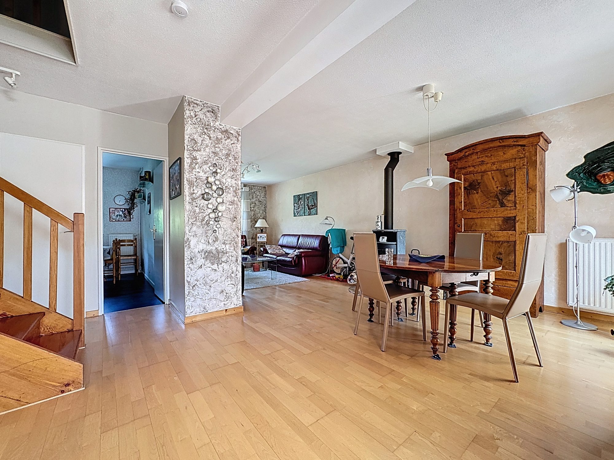 Maison mitoyenne de 135m2 avec 5 chambres et un garage