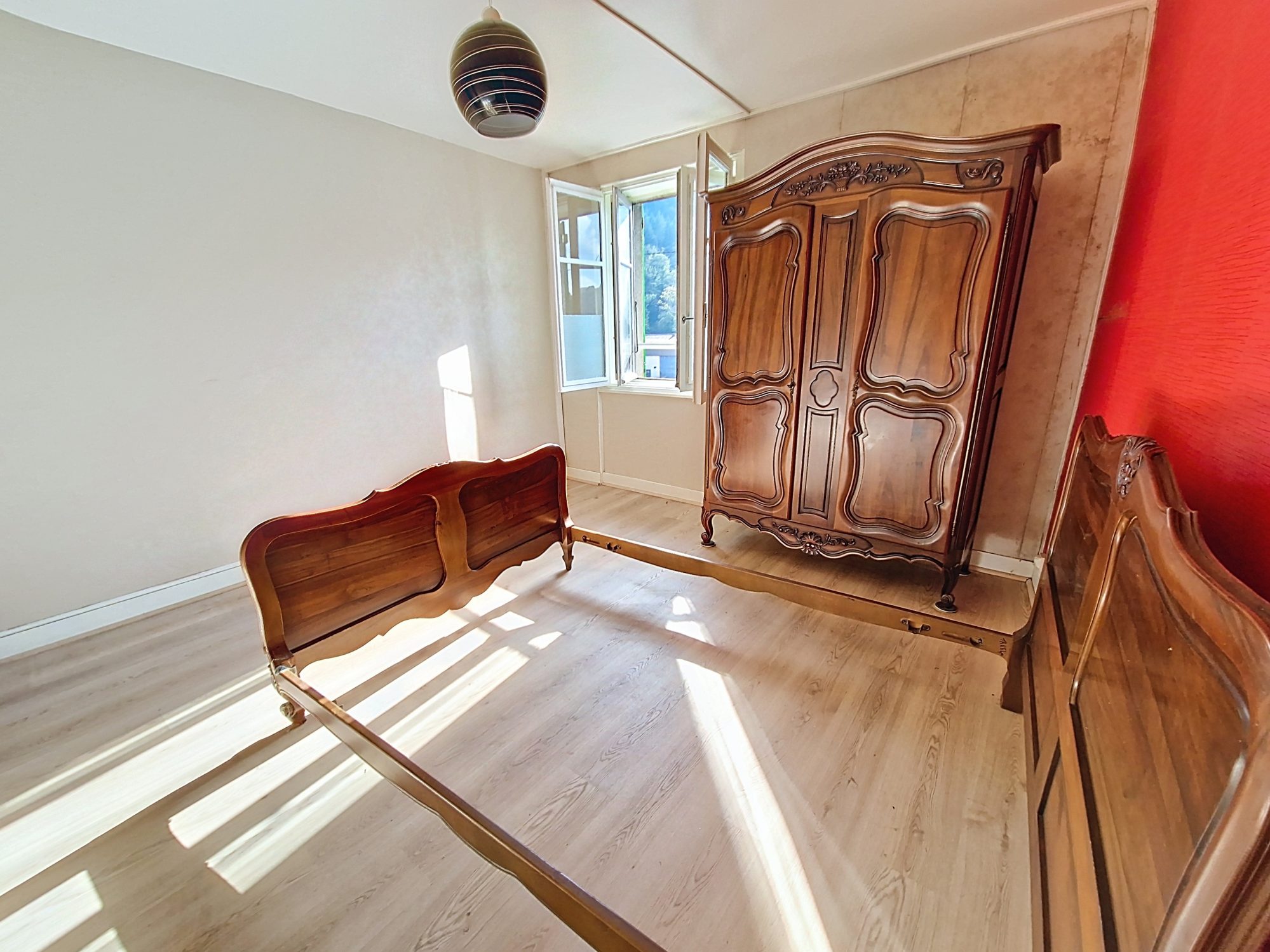 2 MAISONS environ 75m² ET 57m² + combles, caves, garage Vindry-sur-Turdine 69490
