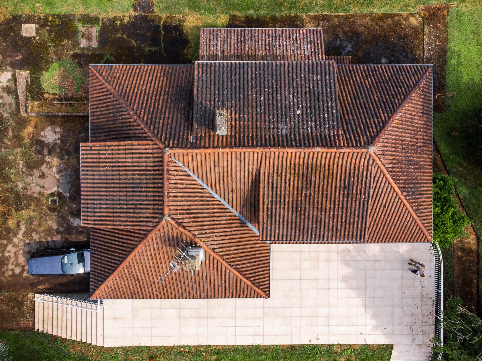 Maison de 300m2, terrain de 2596m2 à Sainte Euphémie. Sainte-Euphémie 01600