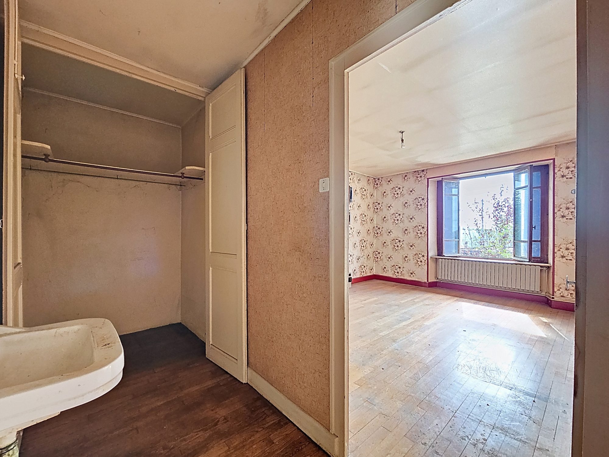Maison à rénover avec gros potentiel Porte-des-Bonnevaux 38260