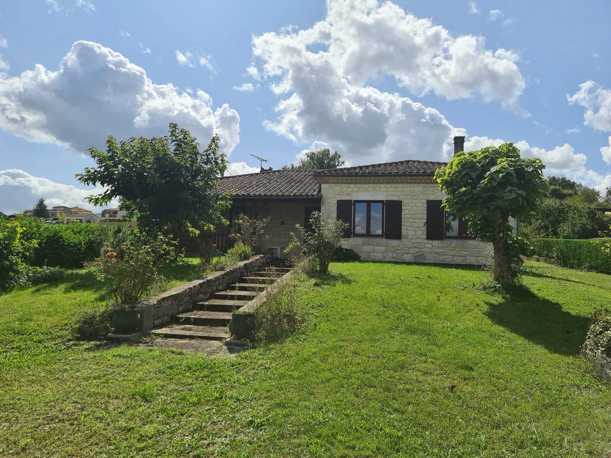 MAISON de Village