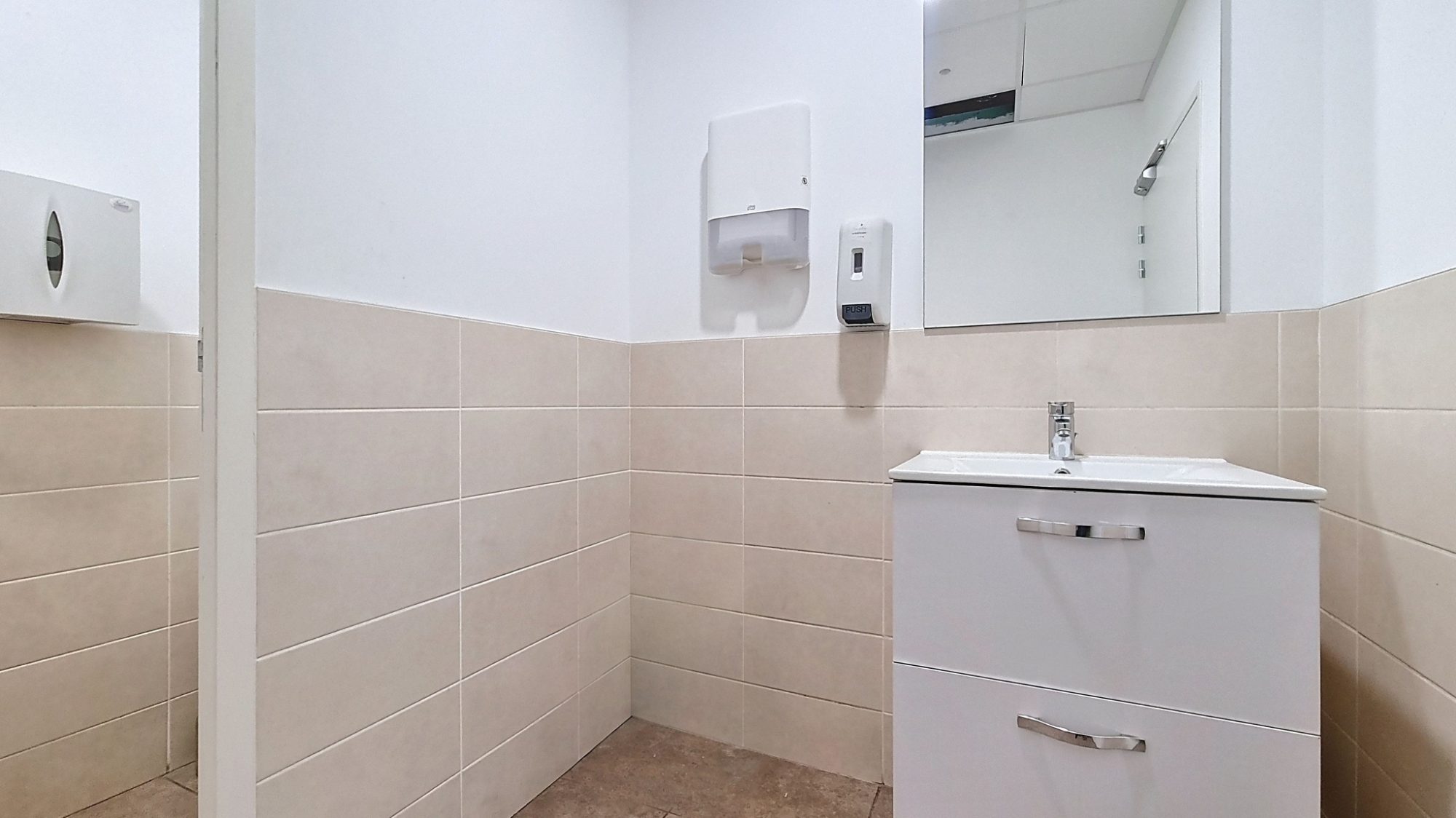 Local professionnel 399m² - Vénissieux Vénissieux 69200