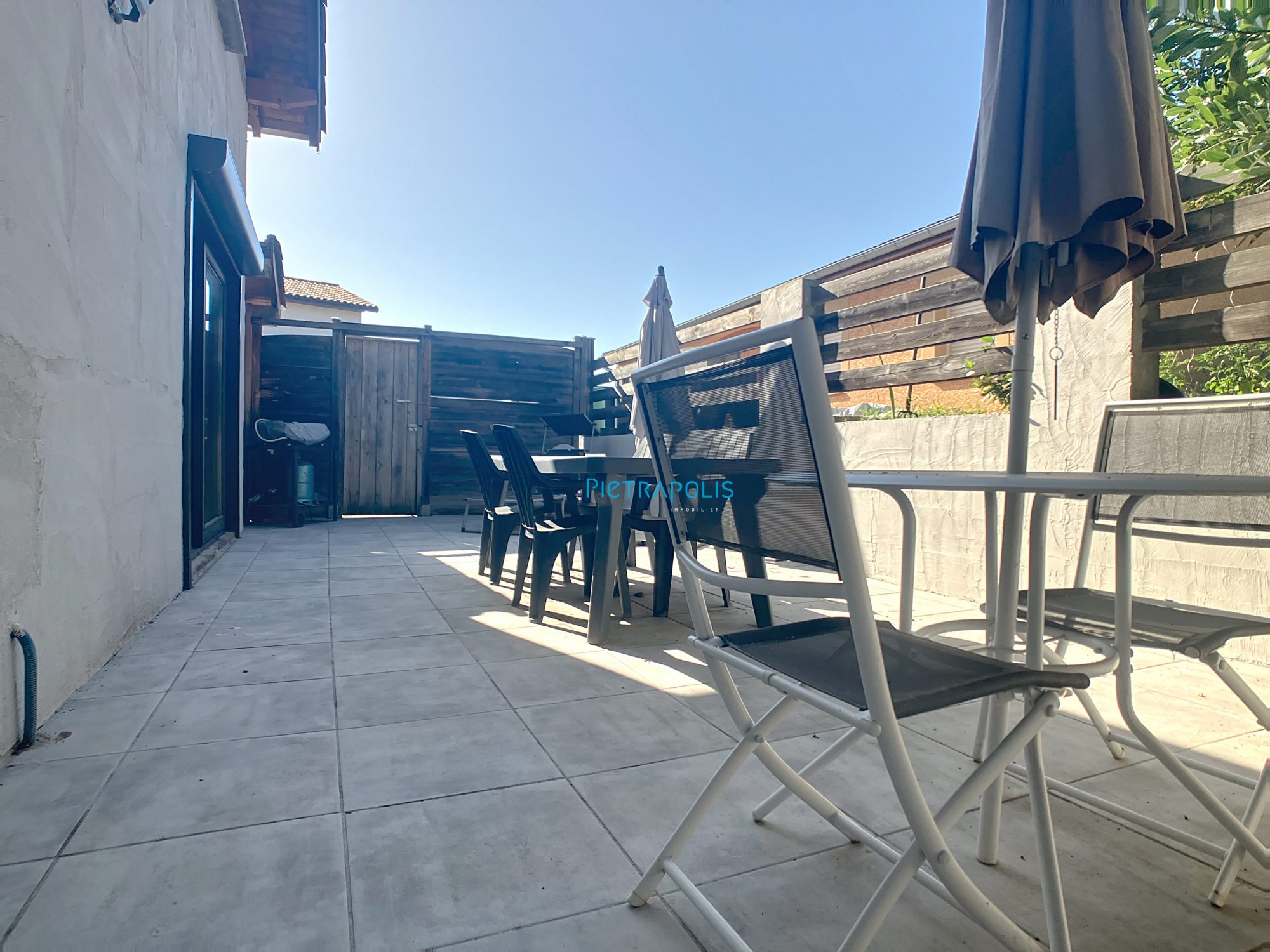 Maison 3 chambres - terrasse- extérieur utilisé en parking Saint-Lager 69220