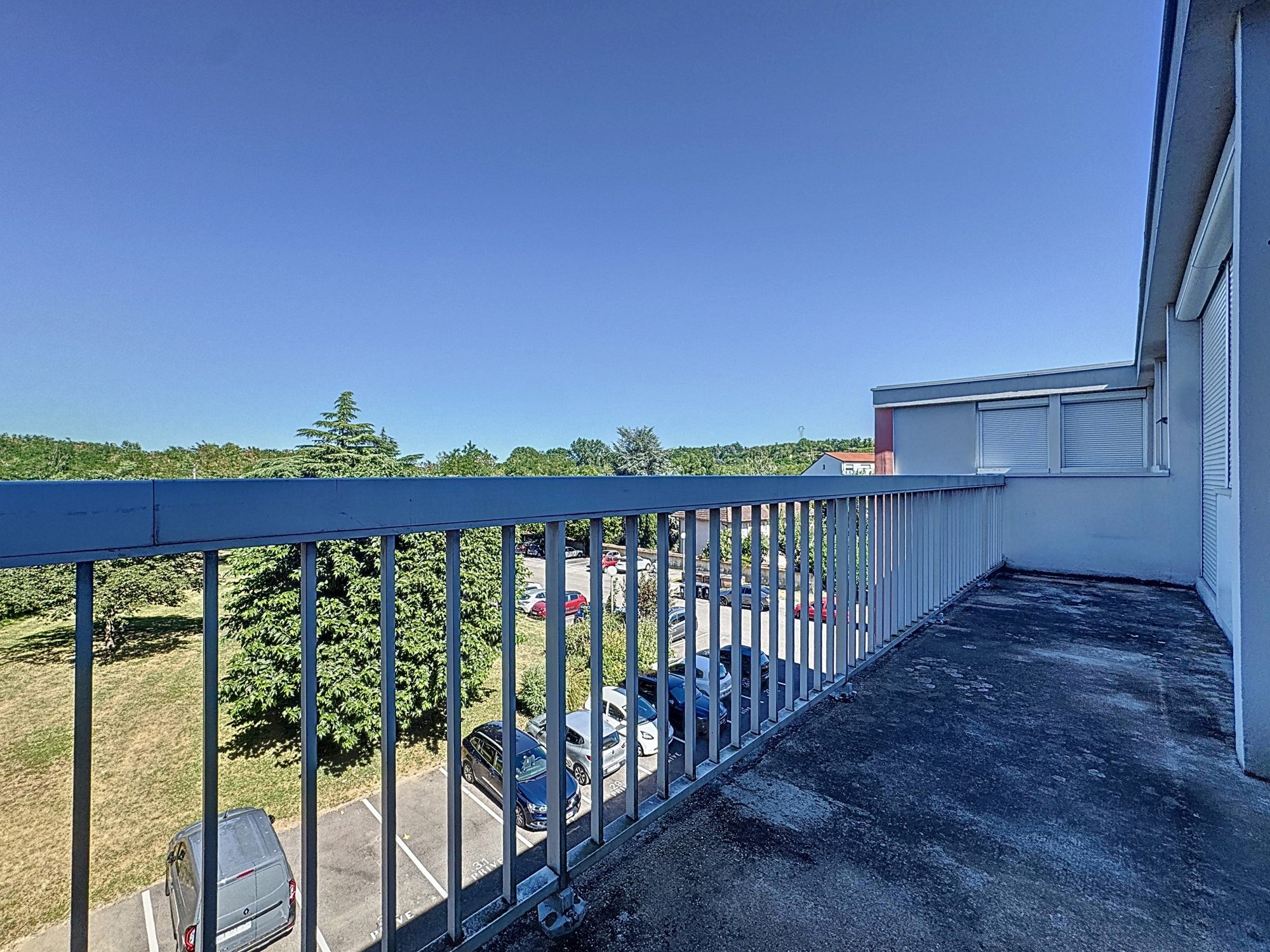 En Exclusivité, Appartement T3 de 80m2 en dernier étage + Cave + place de stationnement en supplément Saint-Genis-Laval 69230
