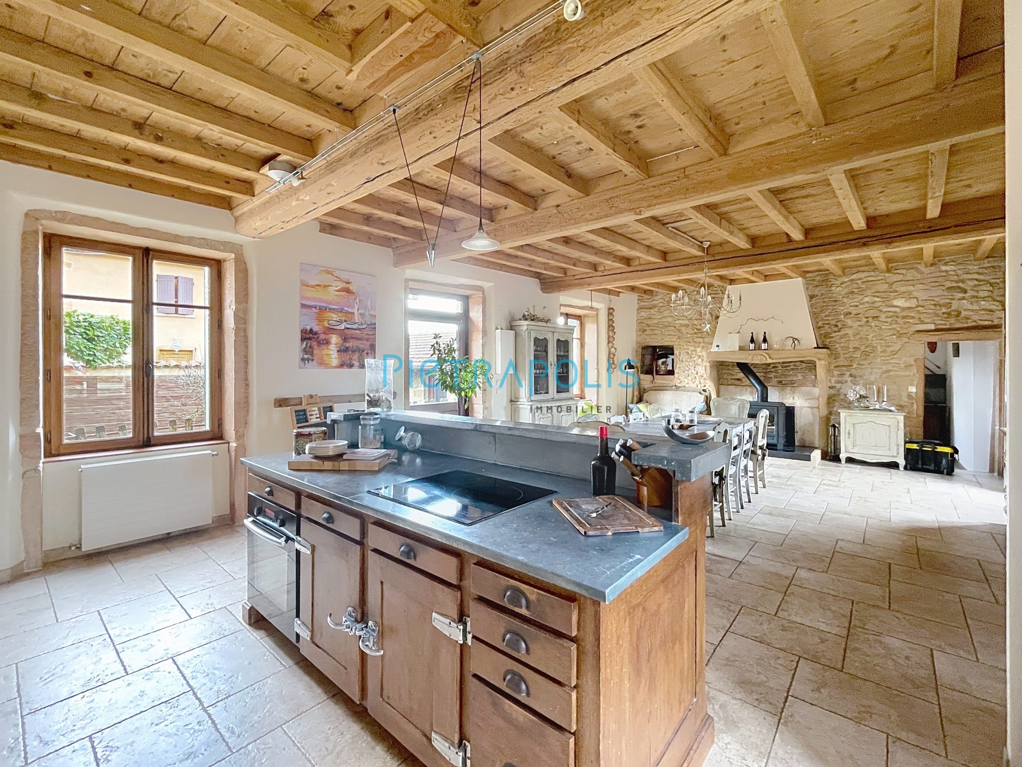 CENTRE VILLAGE MAISON EN PIERRES DE CARACTERE AVEC VUE SPLENDIDE