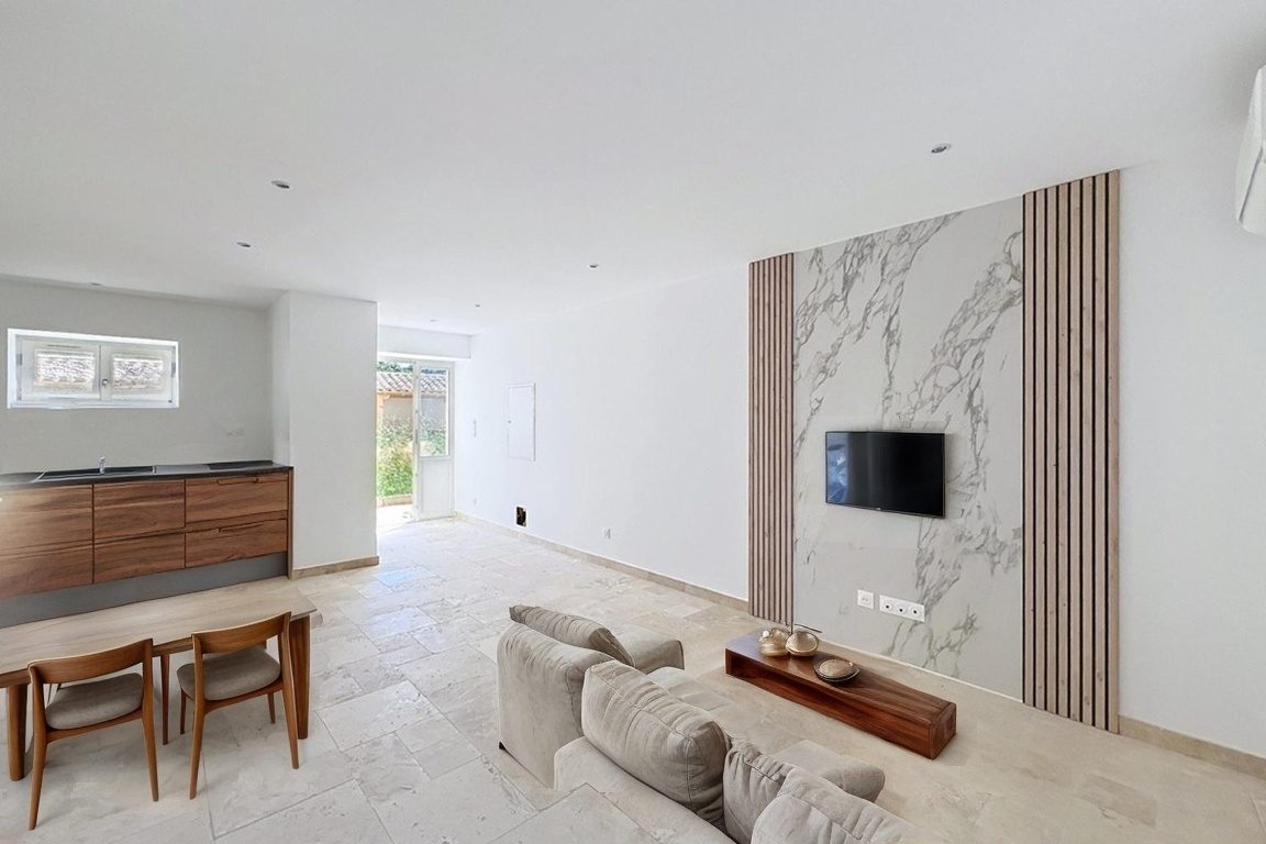 AU COEUR DE GENAY - AU CALME - APPARTEMENT T4 ENTIEREMENT RENOVE AVEC PLACES DE PARKING ET JARDIN PRIVATIF