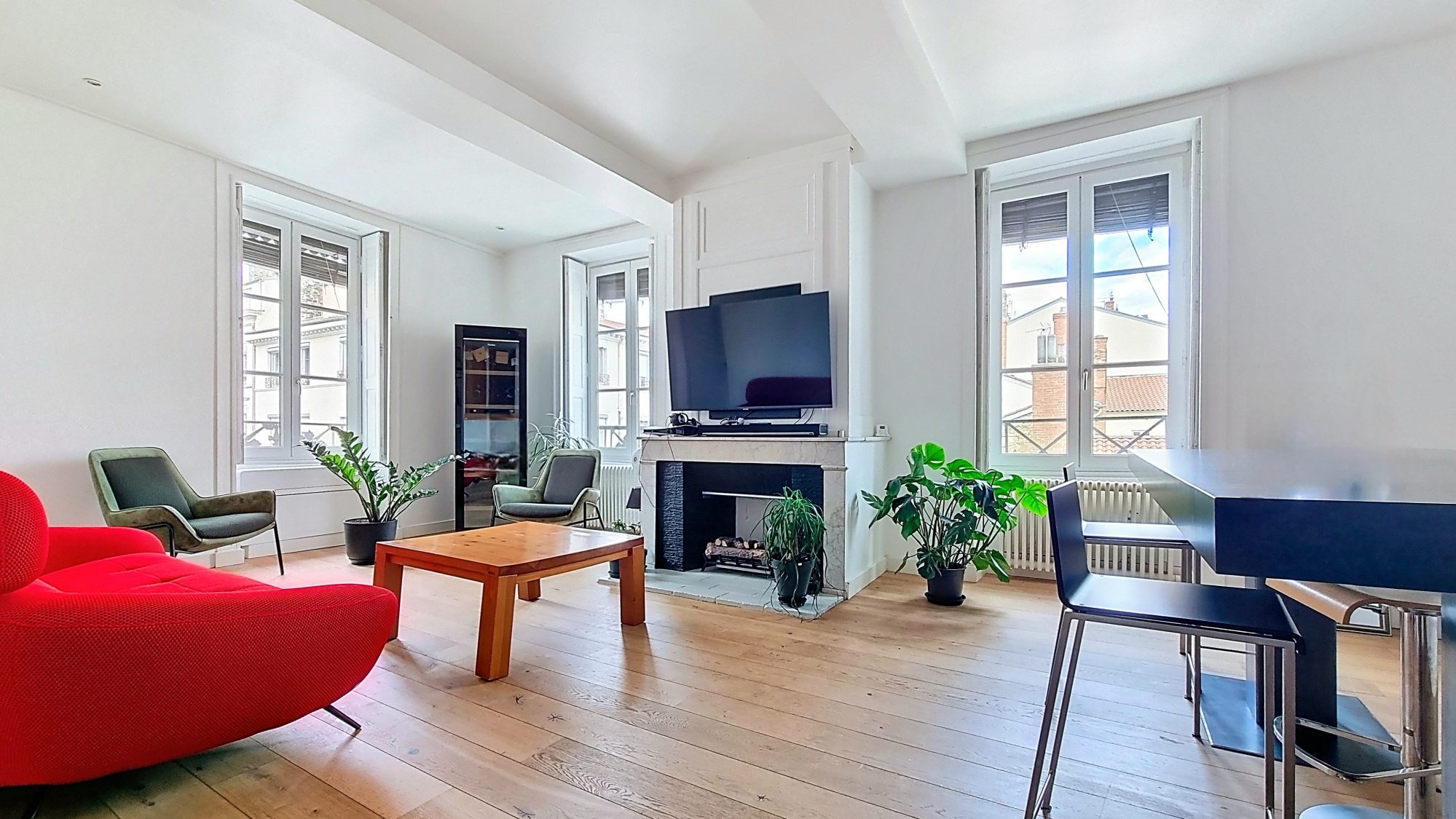 AINAY - Magnifique T3 climatisé de 70 m² en dernier étage
