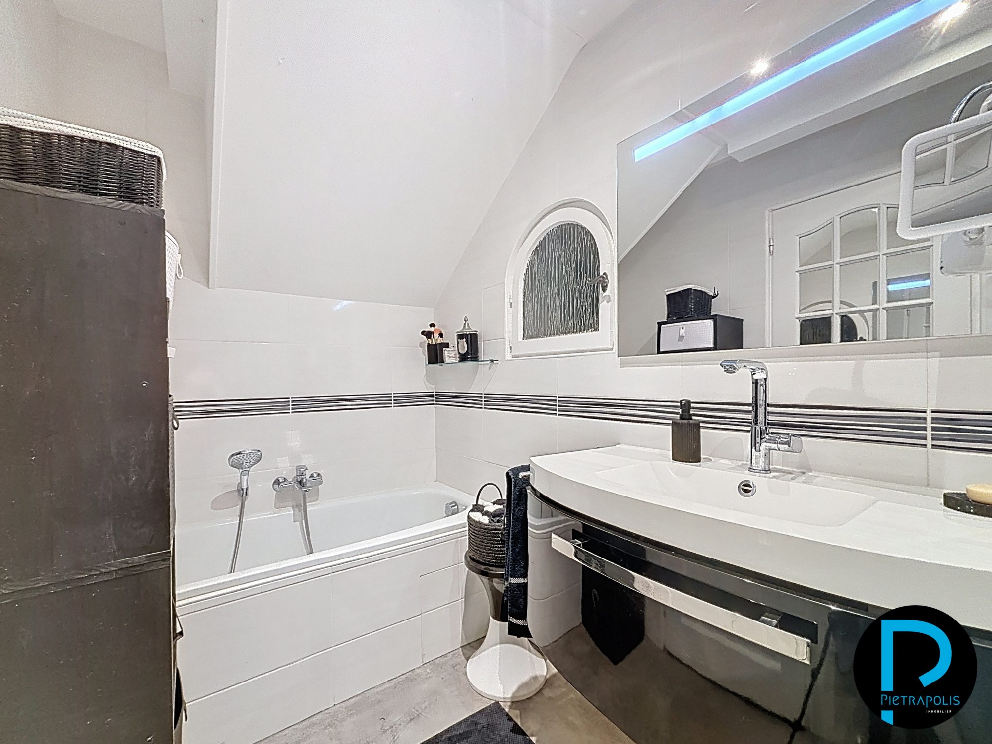 MAISON DE CHARME A LA CAMPAGNE 174m² L'ABERGEMENT CLEMENCIAT L'Abergement-Clémenciat 01400