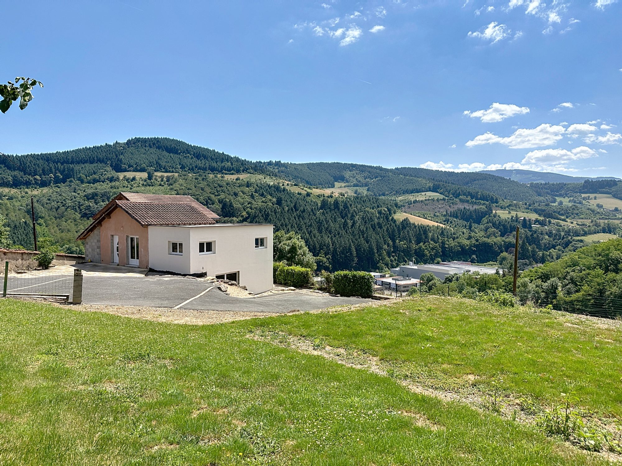 Maison spacieuse, lumineuse sans aucuns travaux intérieur à prévoir Tarare 69170