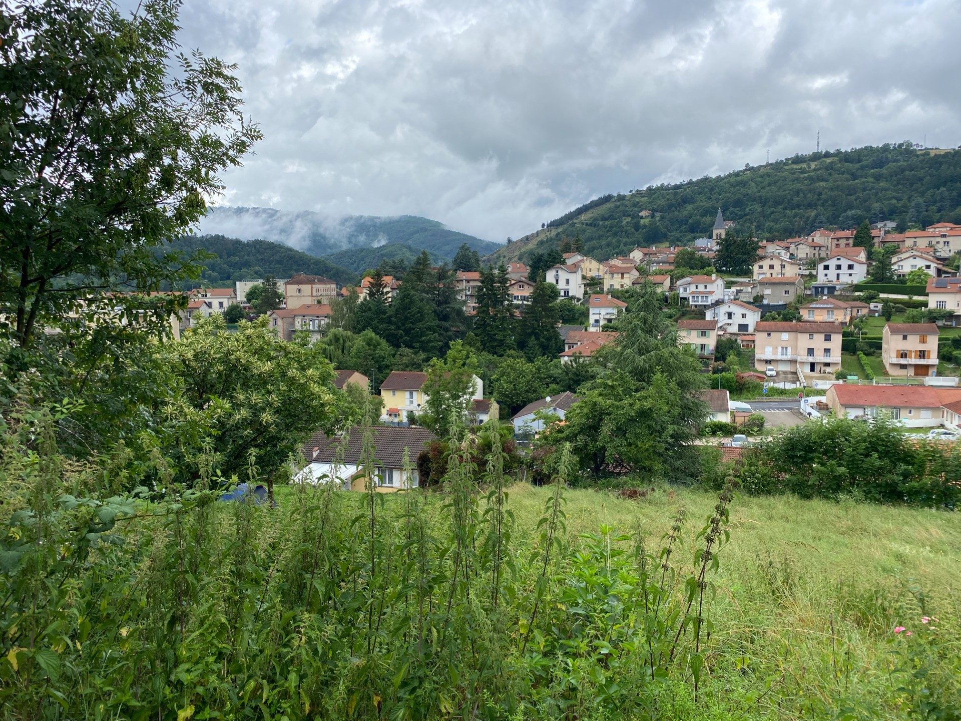 Terrain de 1300m2 environ dont 650m² constructible Unieux 42240