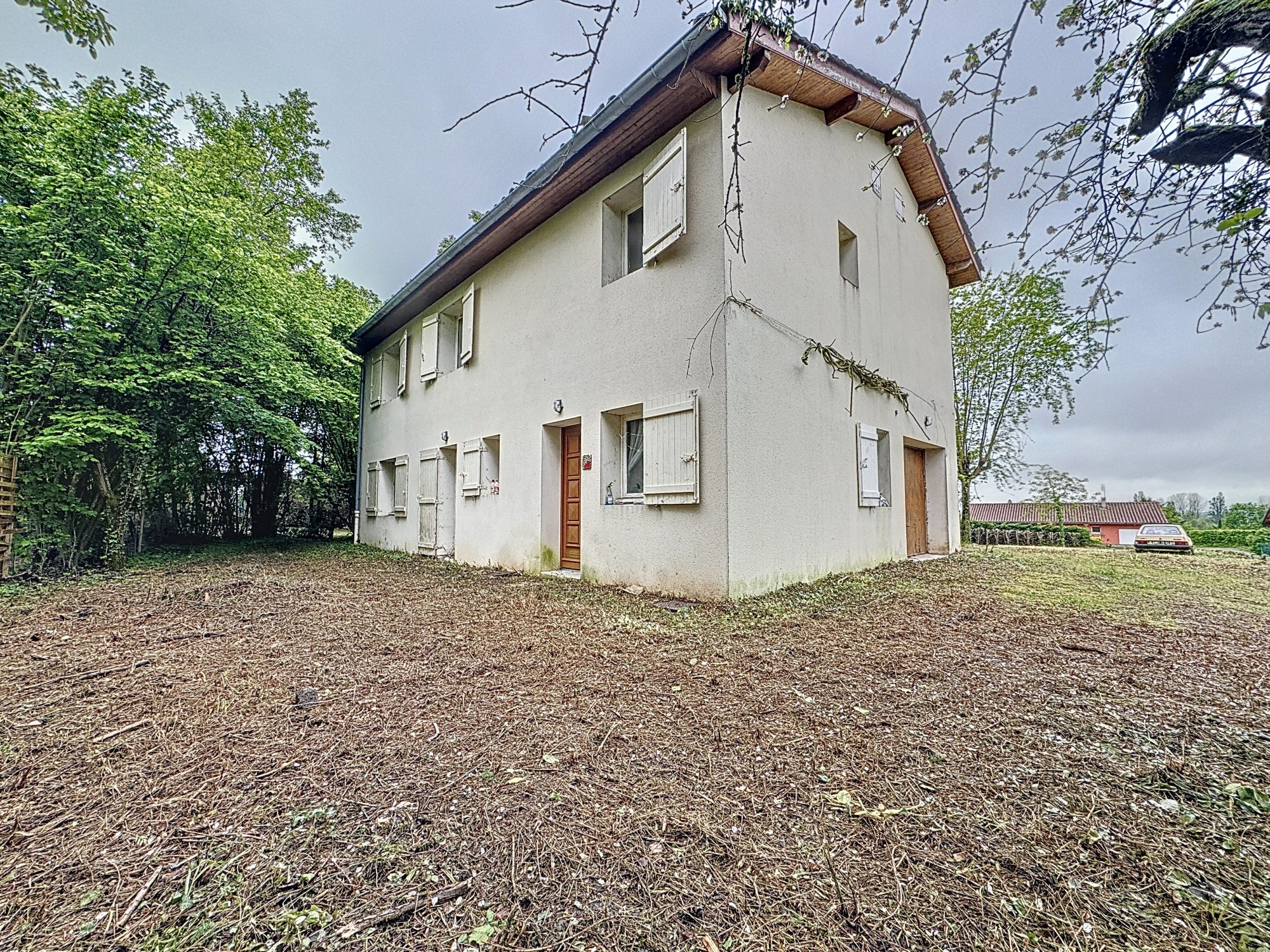 MAISON DE 140 M² AVEC PLUS DE 2300 M² DE TERRAIN Pont-de-Veyle 01290