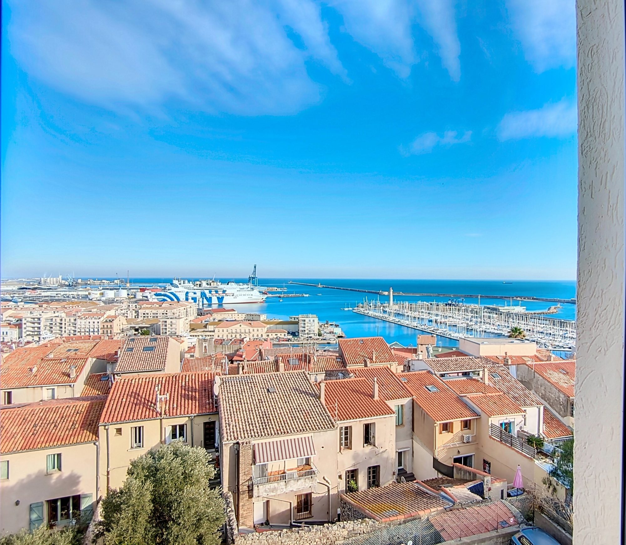 SETE: Quartier Haut, Appartement T3 mezzanine 91.19m², Ascenseur, Vue Mer et Port