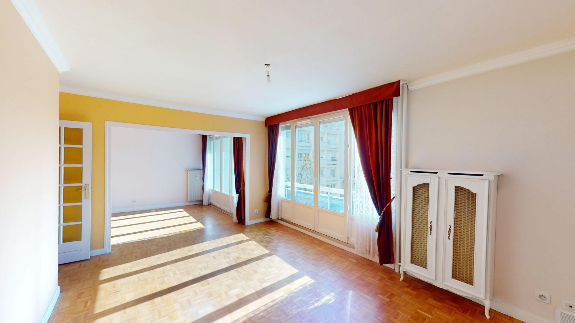 APPARTEMENT T4 101m², 3ÈME ÉTAGE AVEC ASCENSEUR, 3 CHAMBRES, BALCON, LOGGIA, LOGEMENT PERFORMANT, DPE C, AUCUNS TARVAUX À PRÉVOIR, PROCHE TOUTES COMMODITÉS! Le Chambon-Feugerolles 42500