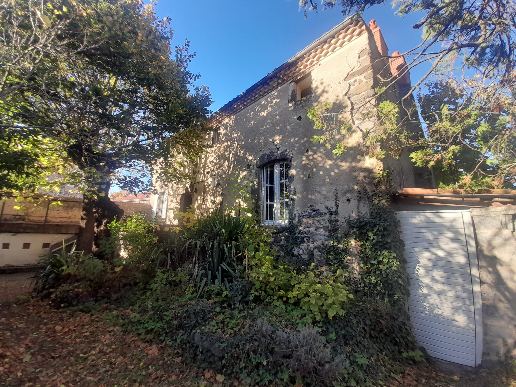 Maison - 11 pièces - 243 m² - Villeneuve (63340)