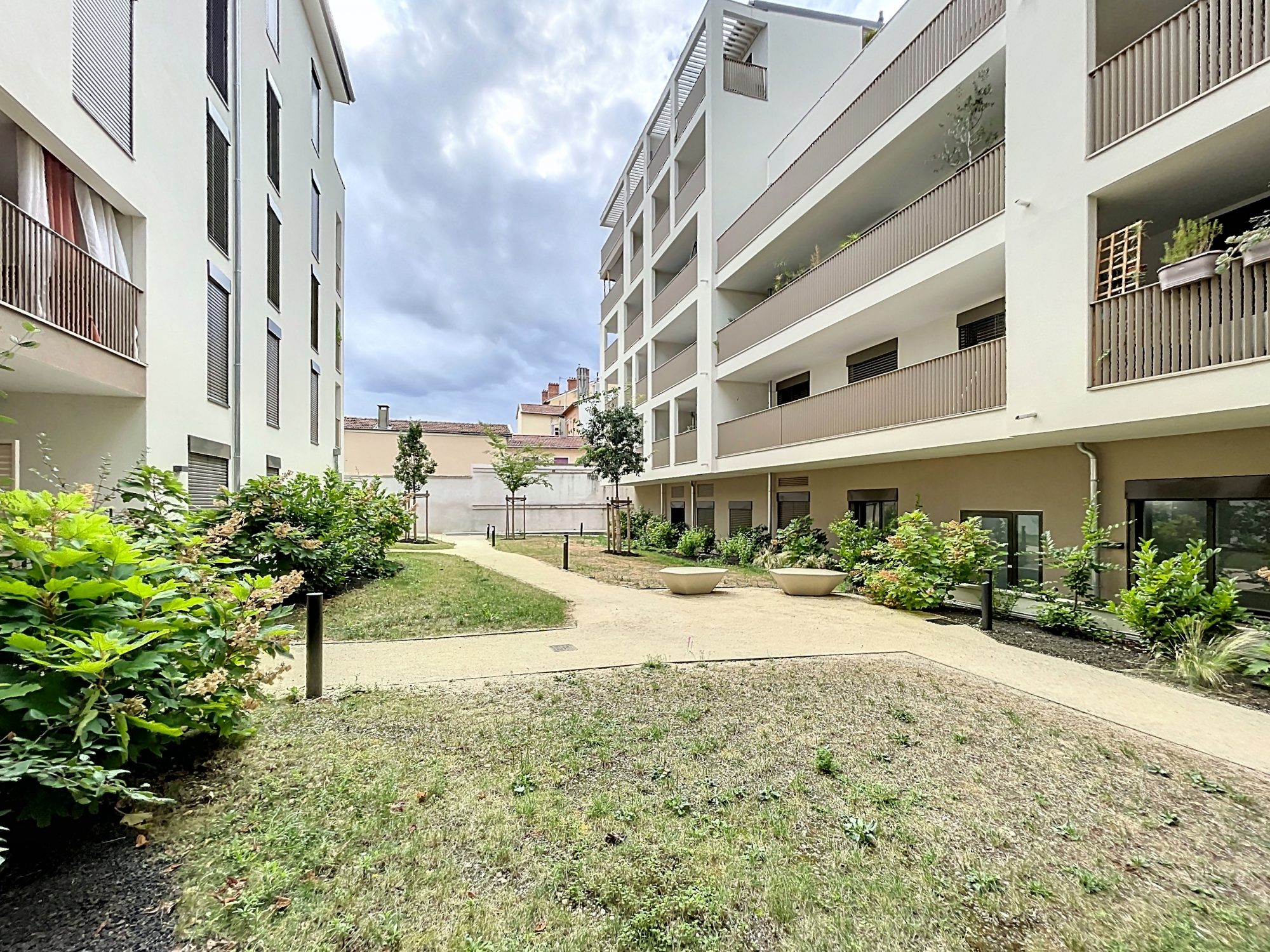 T3 de 70 m2 avec grand box et balcon