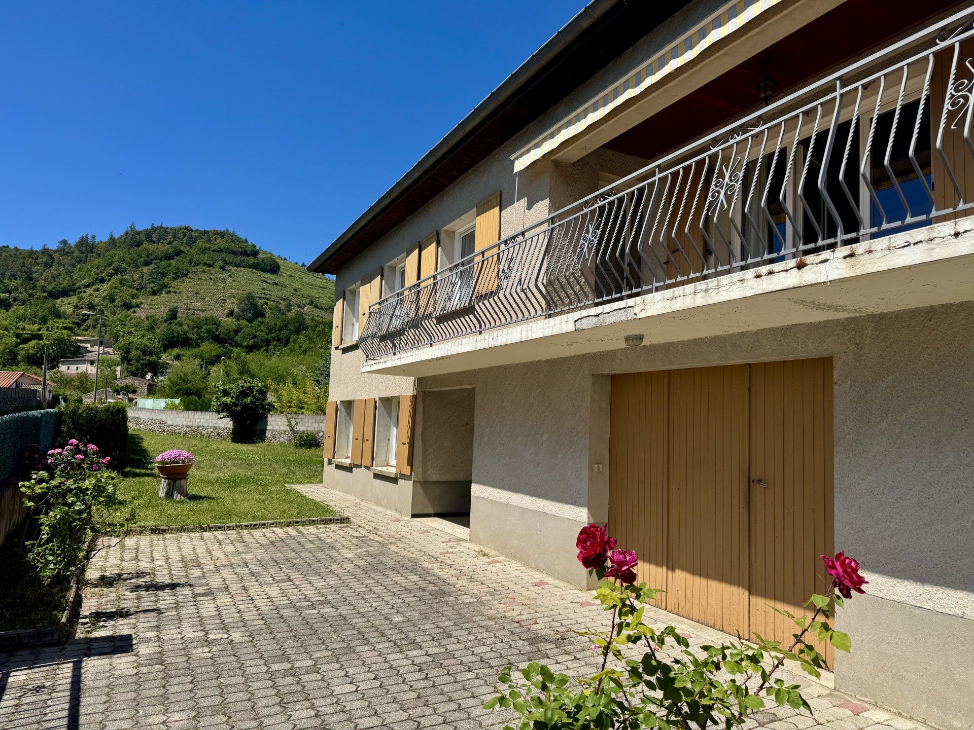 Maison - 6 pièces - 162 m² - Saint-Jean-de-Muzols (07300)