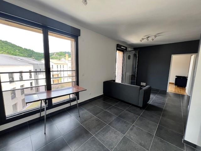 Appartement - 3 pièces - 57 m² - CONDRIEU (69420)