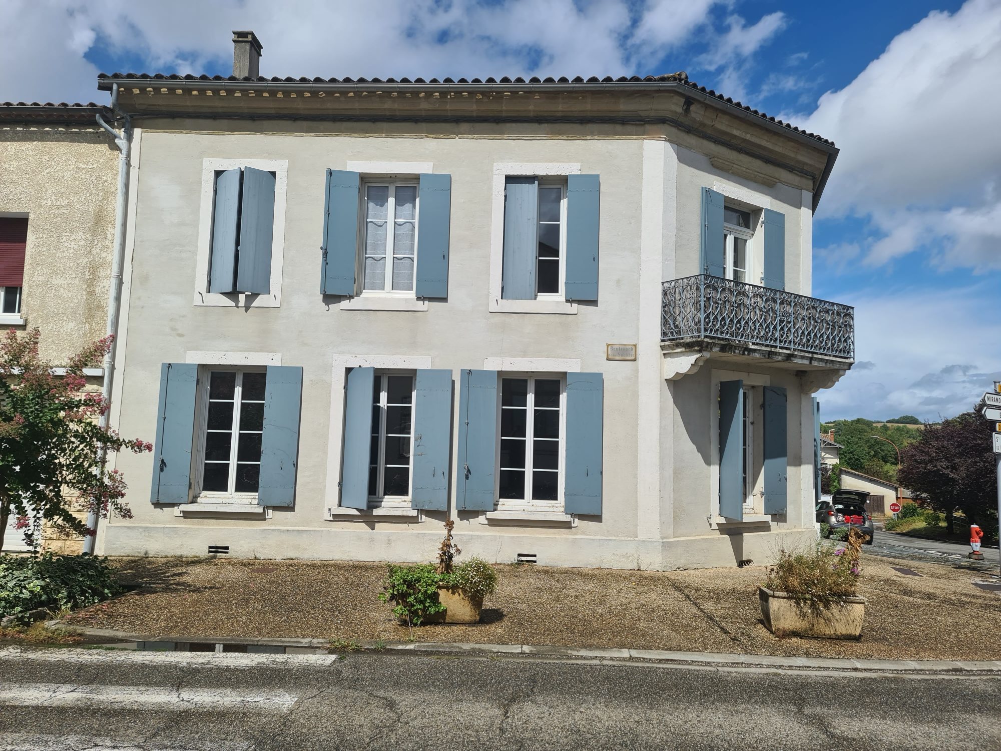 JOLIE MAISON de Village