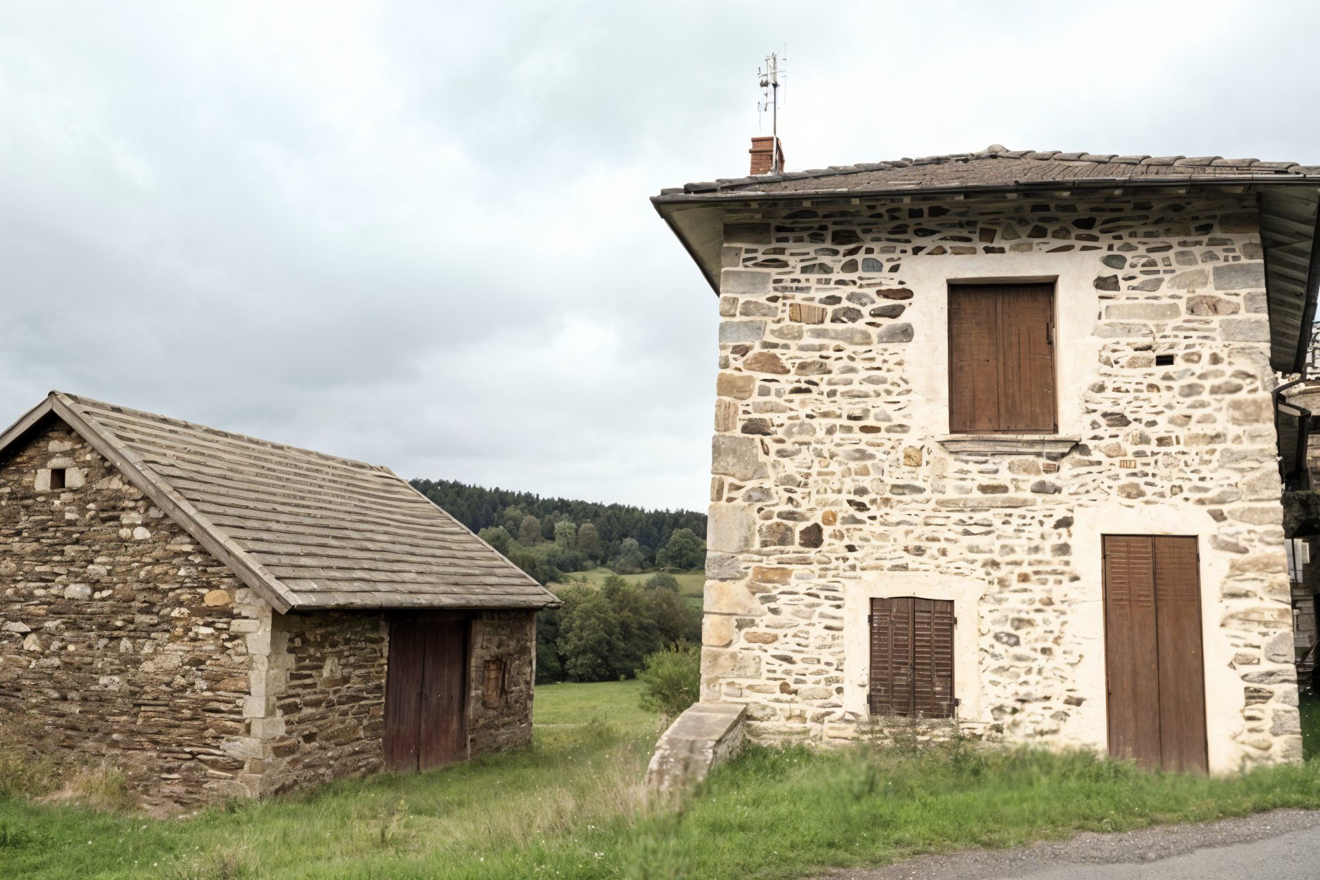 Maison en pierres avec grange