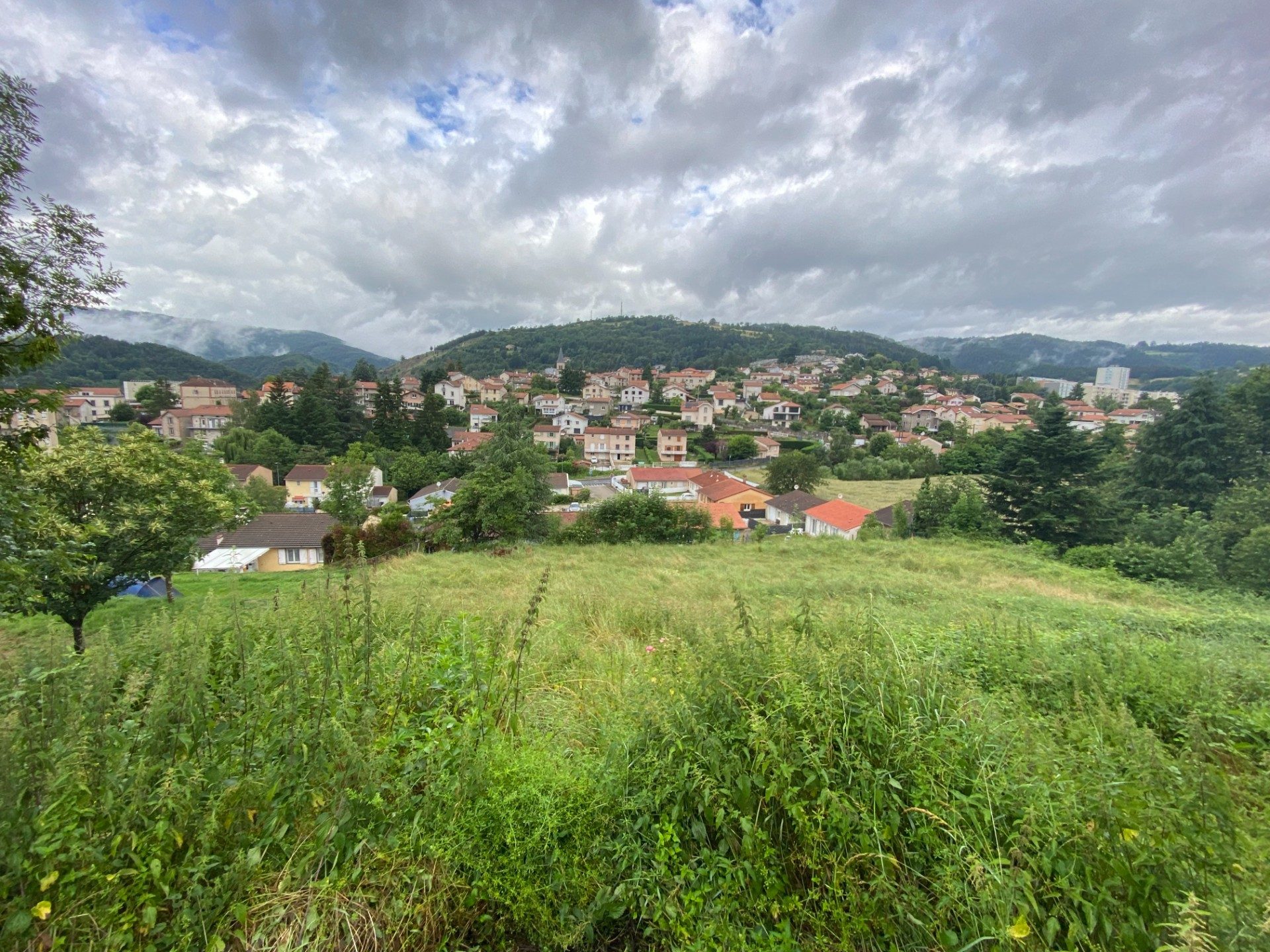 Terrain de 1300m2 environ dont 650m² constructible