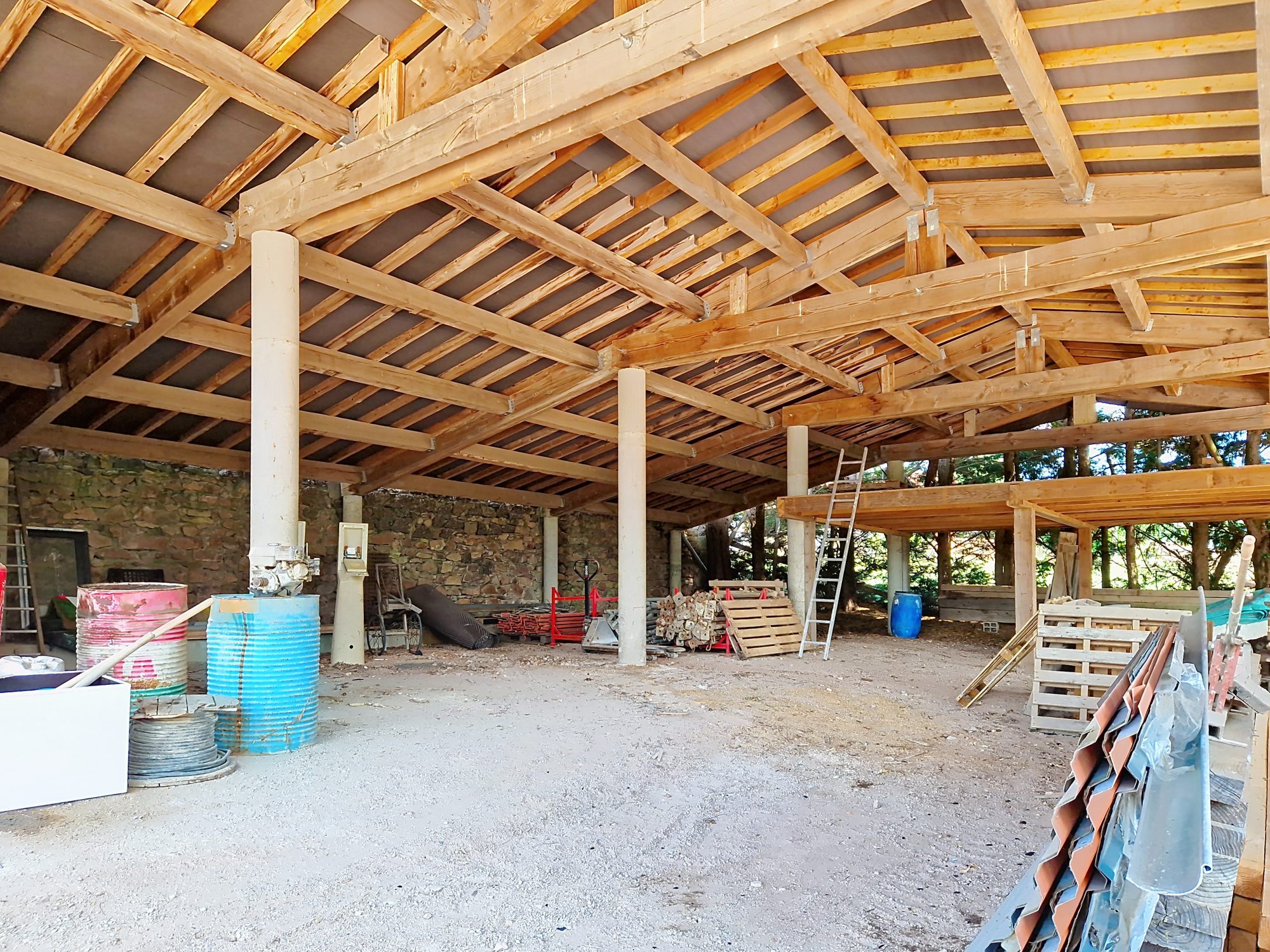 Maison familiale + dépendance pro – Vue dégagée, activité sur place possible ! La Clayette 71800