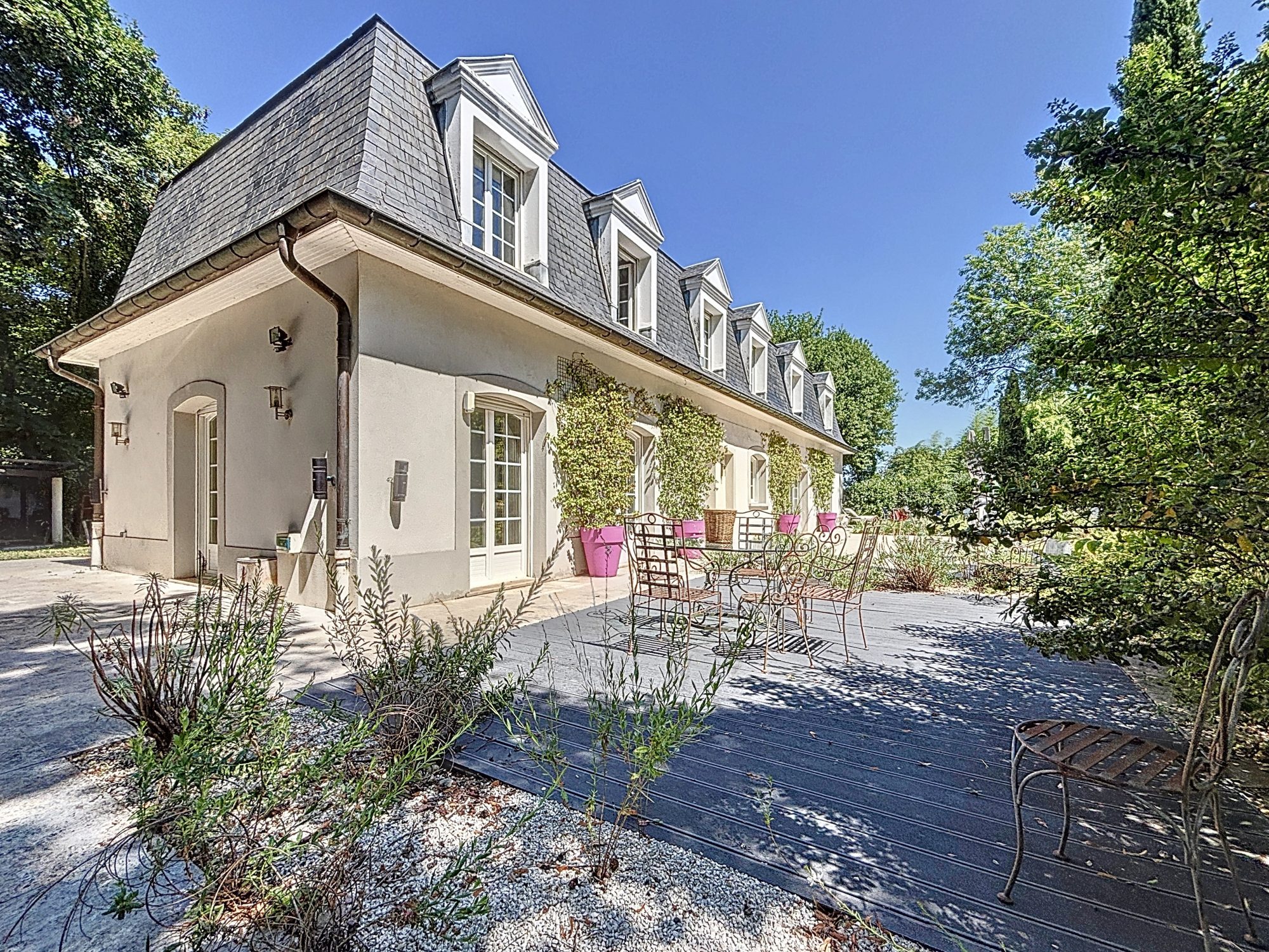 Villa de 245 m², parc de 5000 m² avec piscine Saint-Genis-Laval 69230