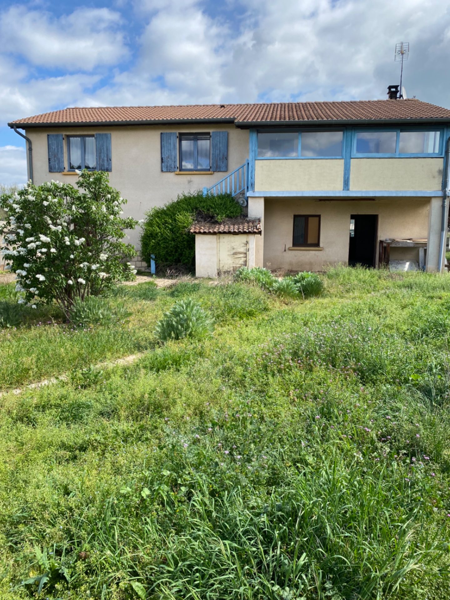 Maison avec local commercial et dépendances Mazeyrat-d'allier 43300