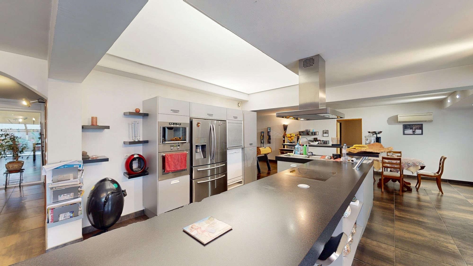 PRESTIGE, LOFT DE 270m2 hab, TERRASSE, DOUBLE GARAGE, COMBLES AMENAGÉES 235m2, CLIM REVERSIBLE, PROCHE TOUTE COMMODITÉS Le Chambon-Feugerolles 42500