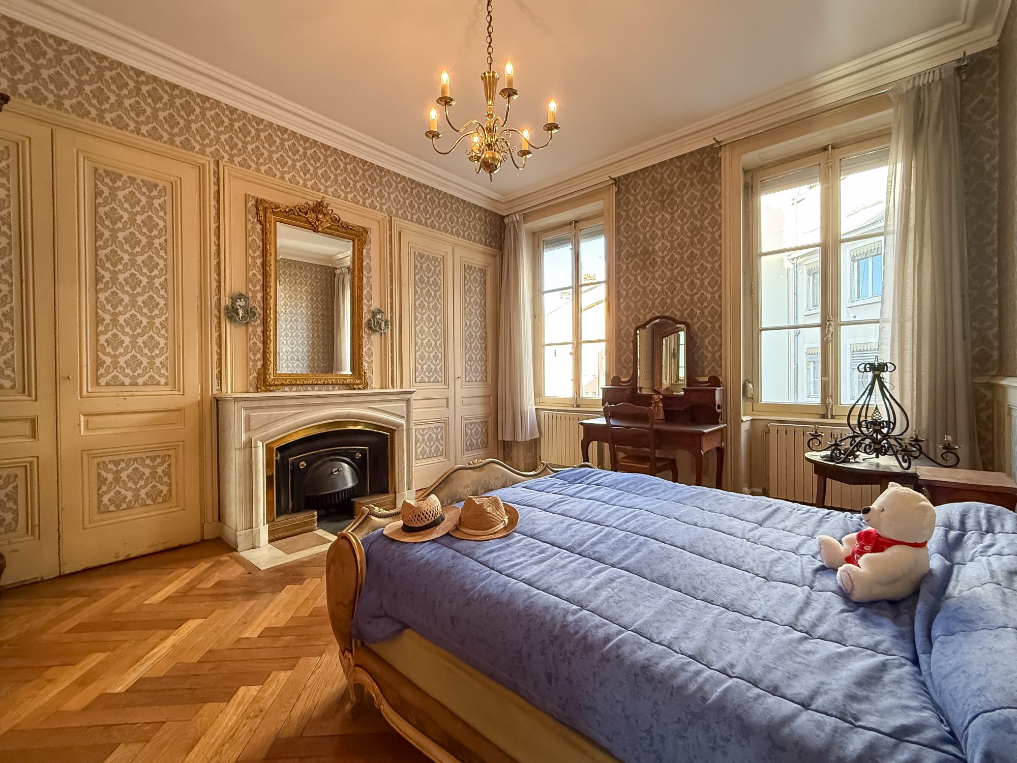 Dans bel ancien, appartement à rénover Lyon 69003