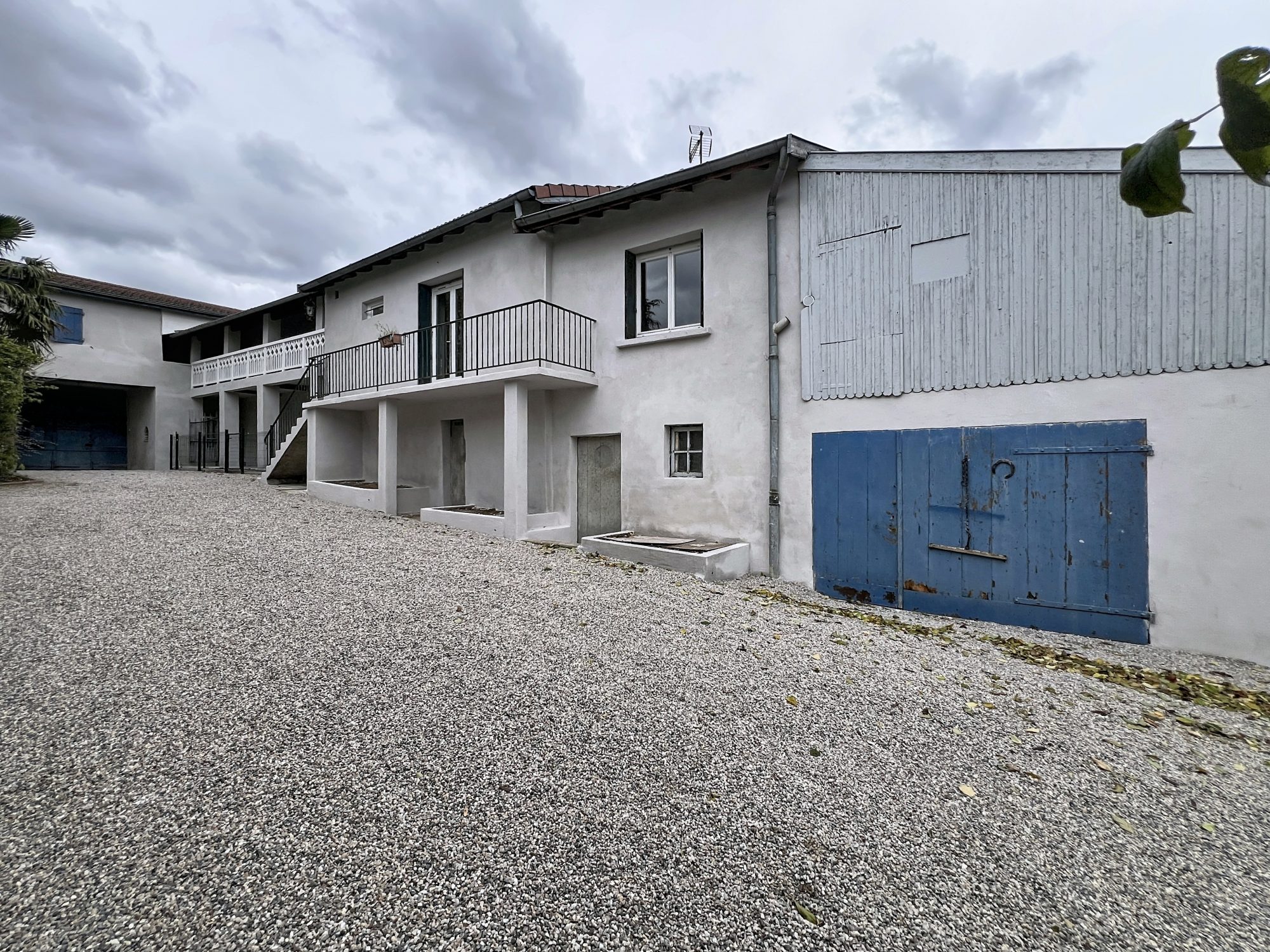 SUR LES HAUTEURS DE GENAY - AU CALME - APPARTEMENT T3 DE 76 m2 - EXTERIEUR 30m2 - PETITE COPROPRIETE Genay 69730