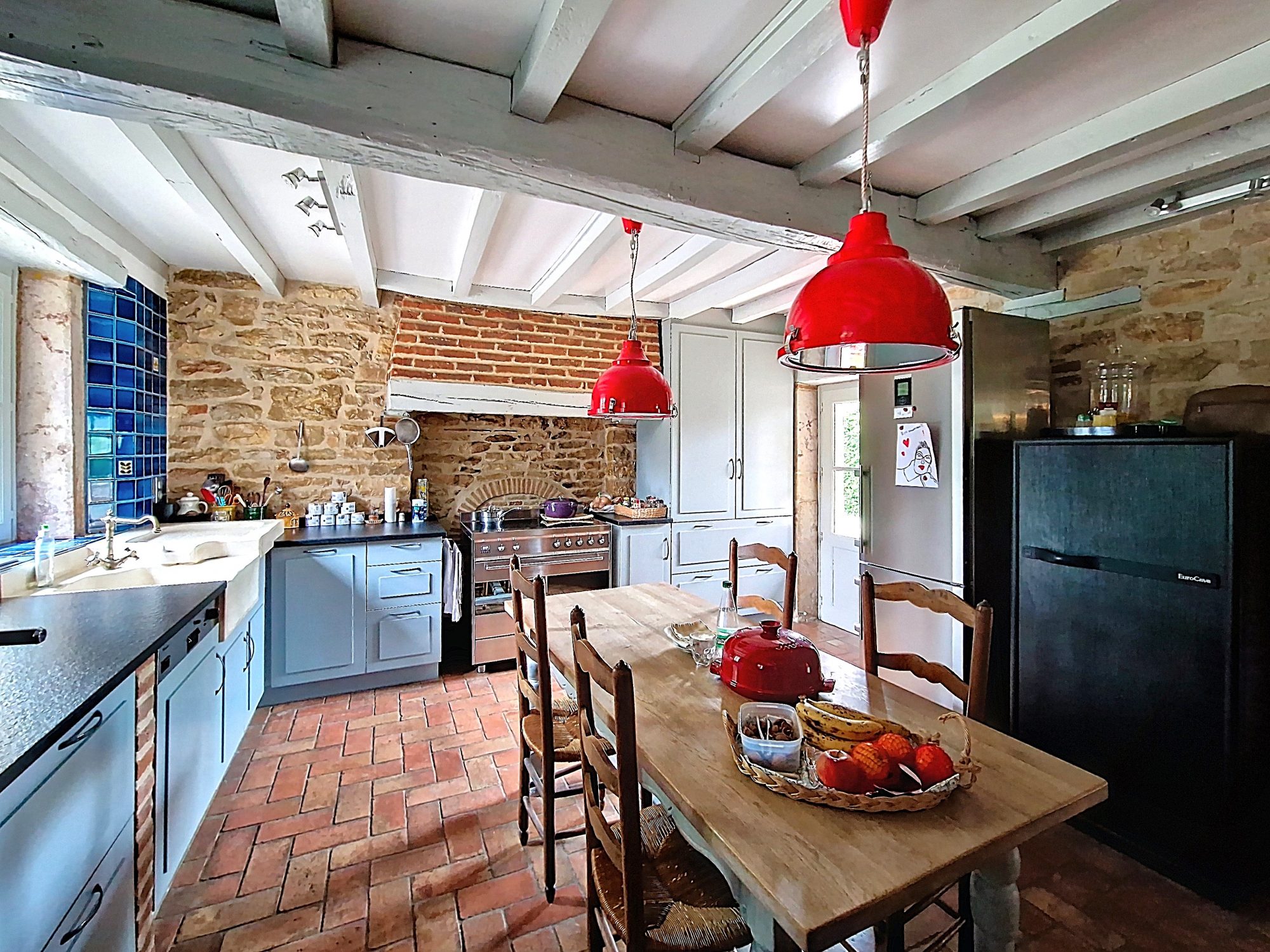 A 15kms de Chalon sur Saône : très belle longère. sur 20 ares. Chalon-sur-Saône 71100