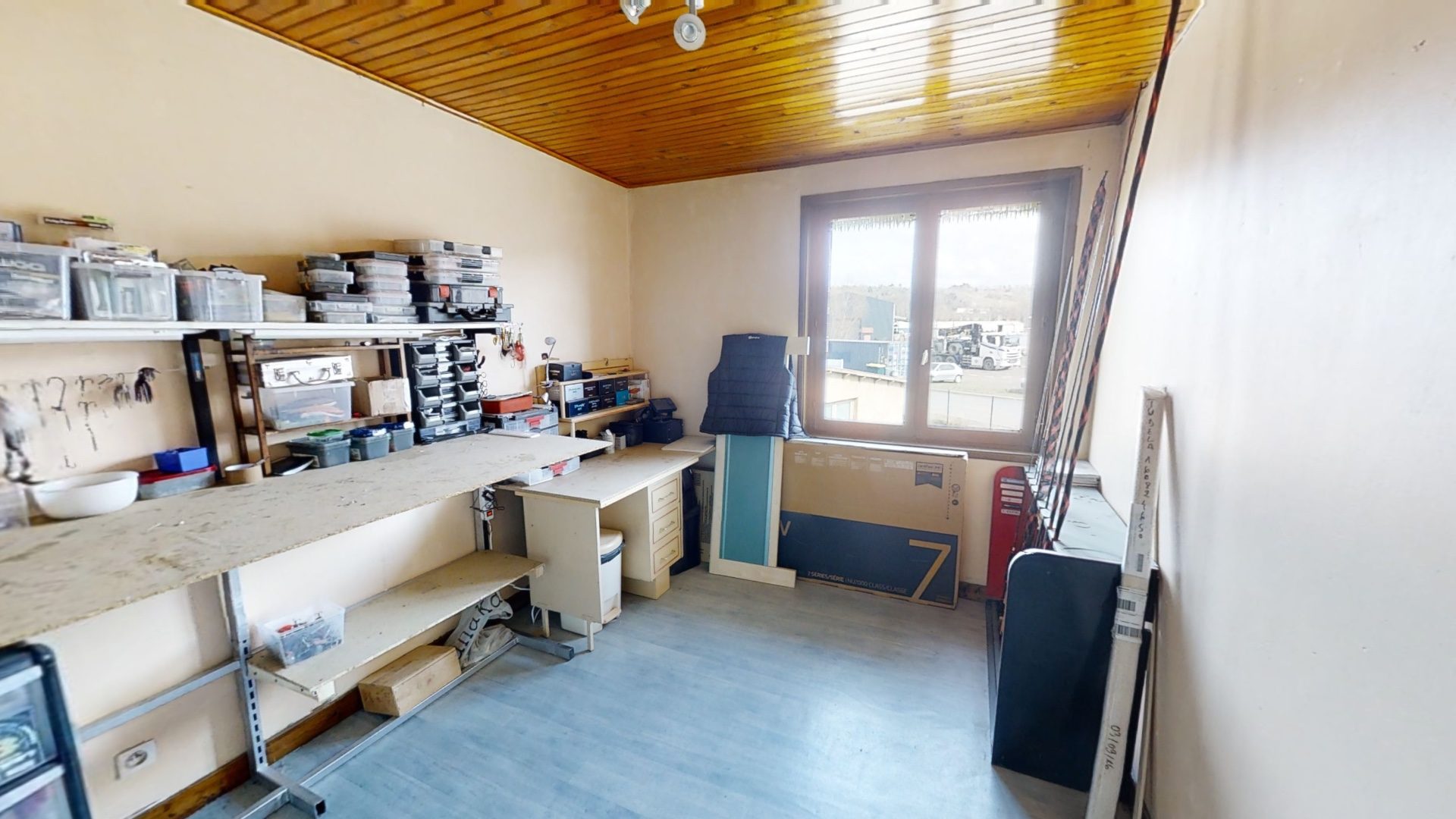 Maison avec local commercial et dépendances Mazeyrat-d'allier 43300