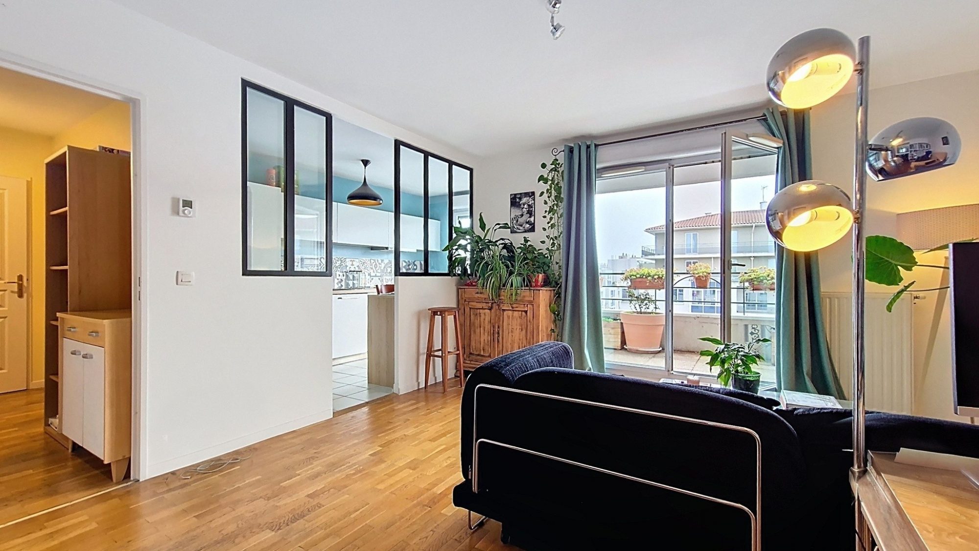 Lyon 3ᵉ – T2 dernier étage avec balcon, vue dégagée, parking et cave Lyon 69003