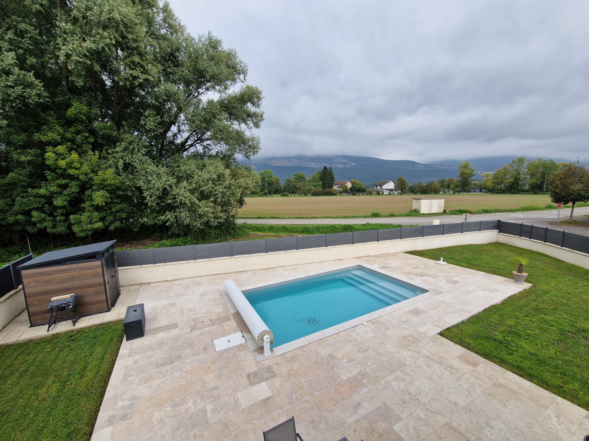 PROX CREMIEU, MAISON AVEC PISCINE