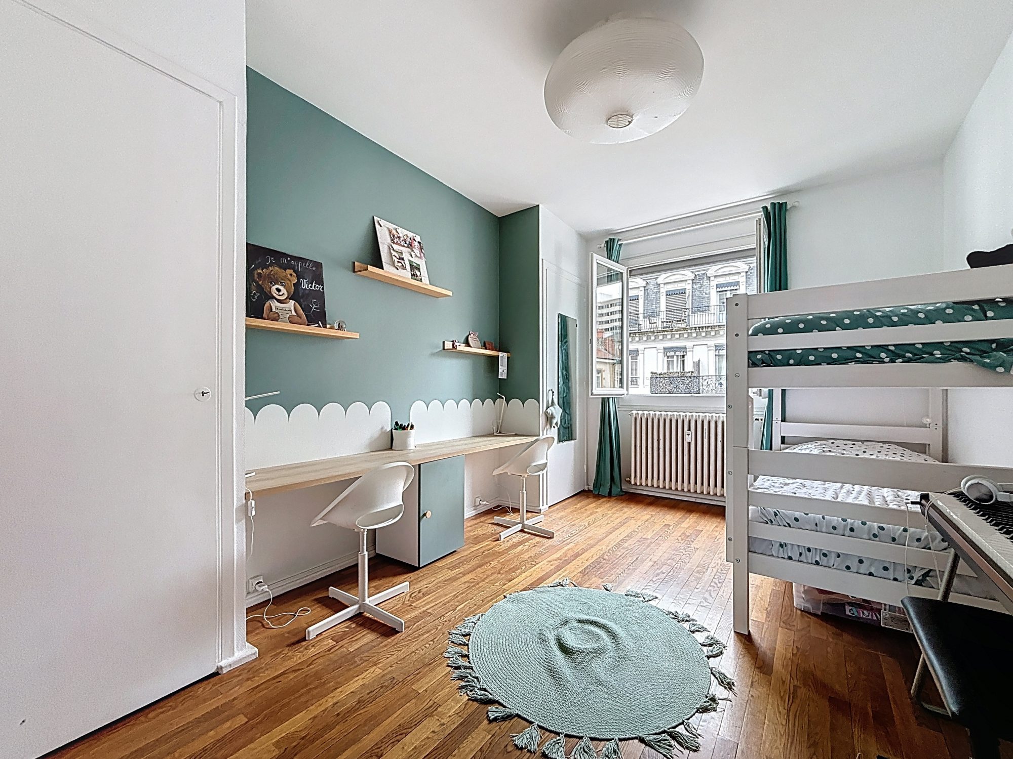Beau T4 traversant, balcon, trois chambres, cave, local à vélo Lyon 69006