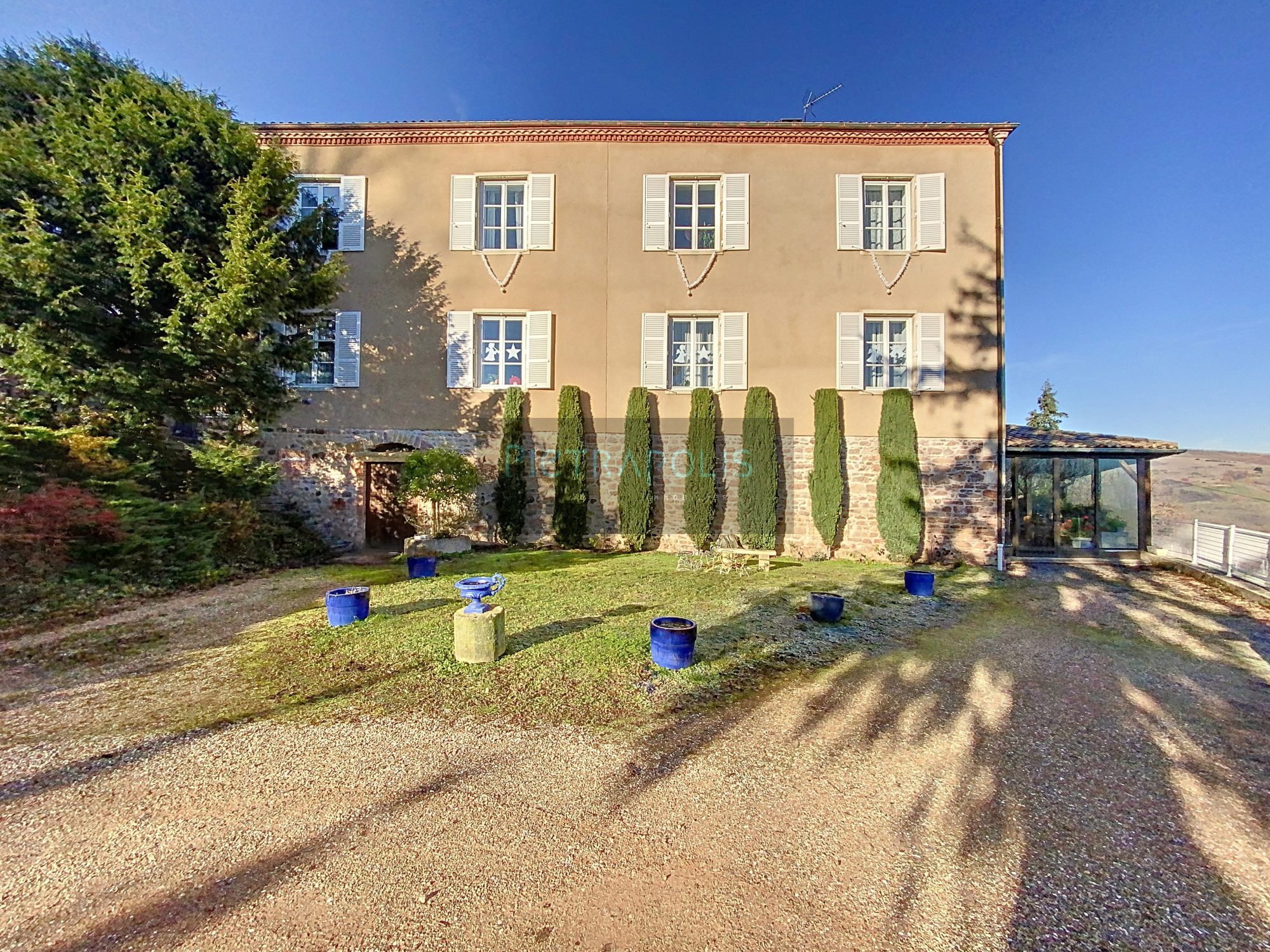 Propriété Familiale 270 m² Habitables avec cave voûtée  et potentiel à développer Au Coeur du Beaujolais Salles-Arbuissonnas-en-Beaujolais 69460