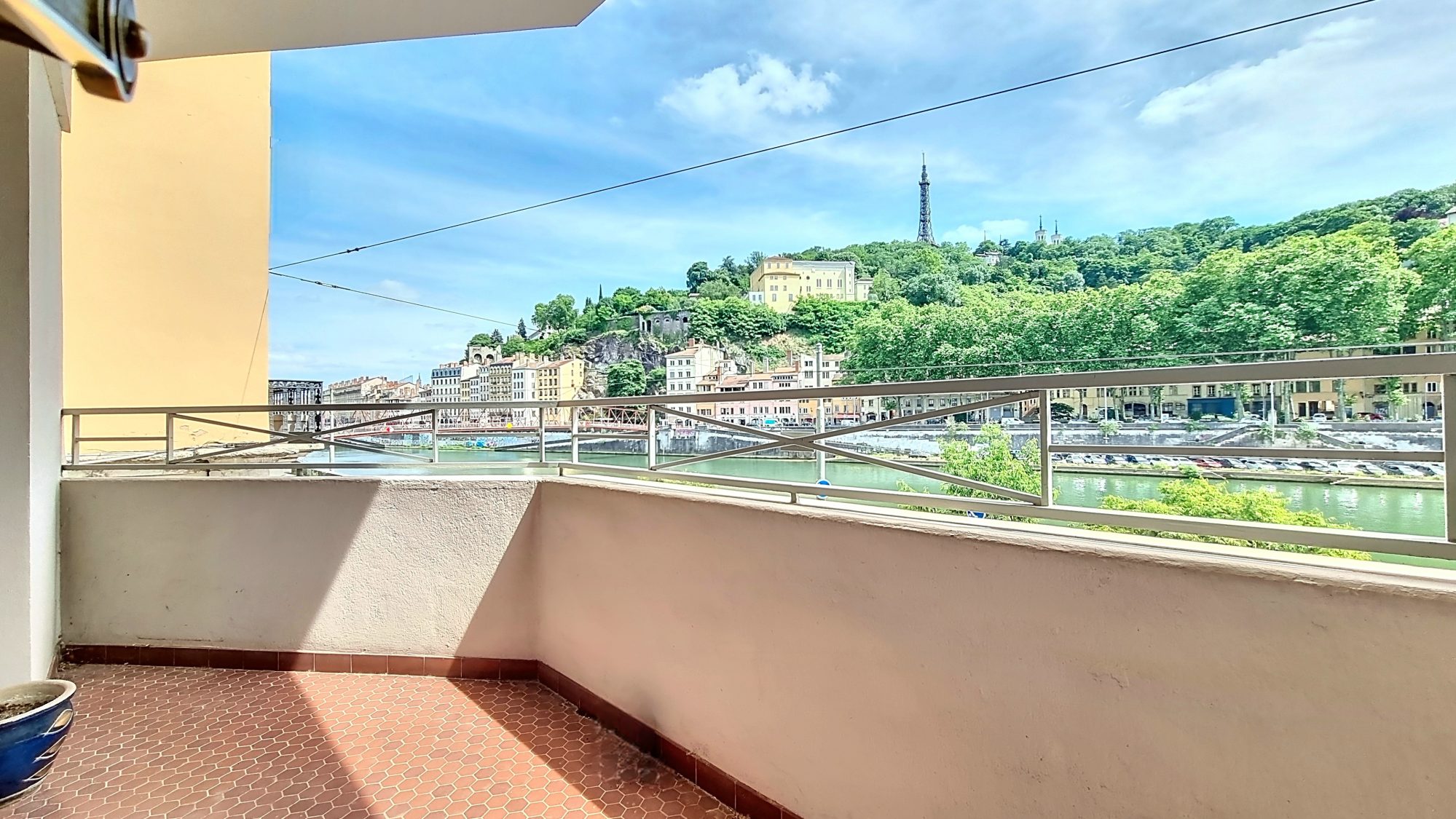 QUAI DE SAONE - T5 de 120 m² avec terrasse - garage