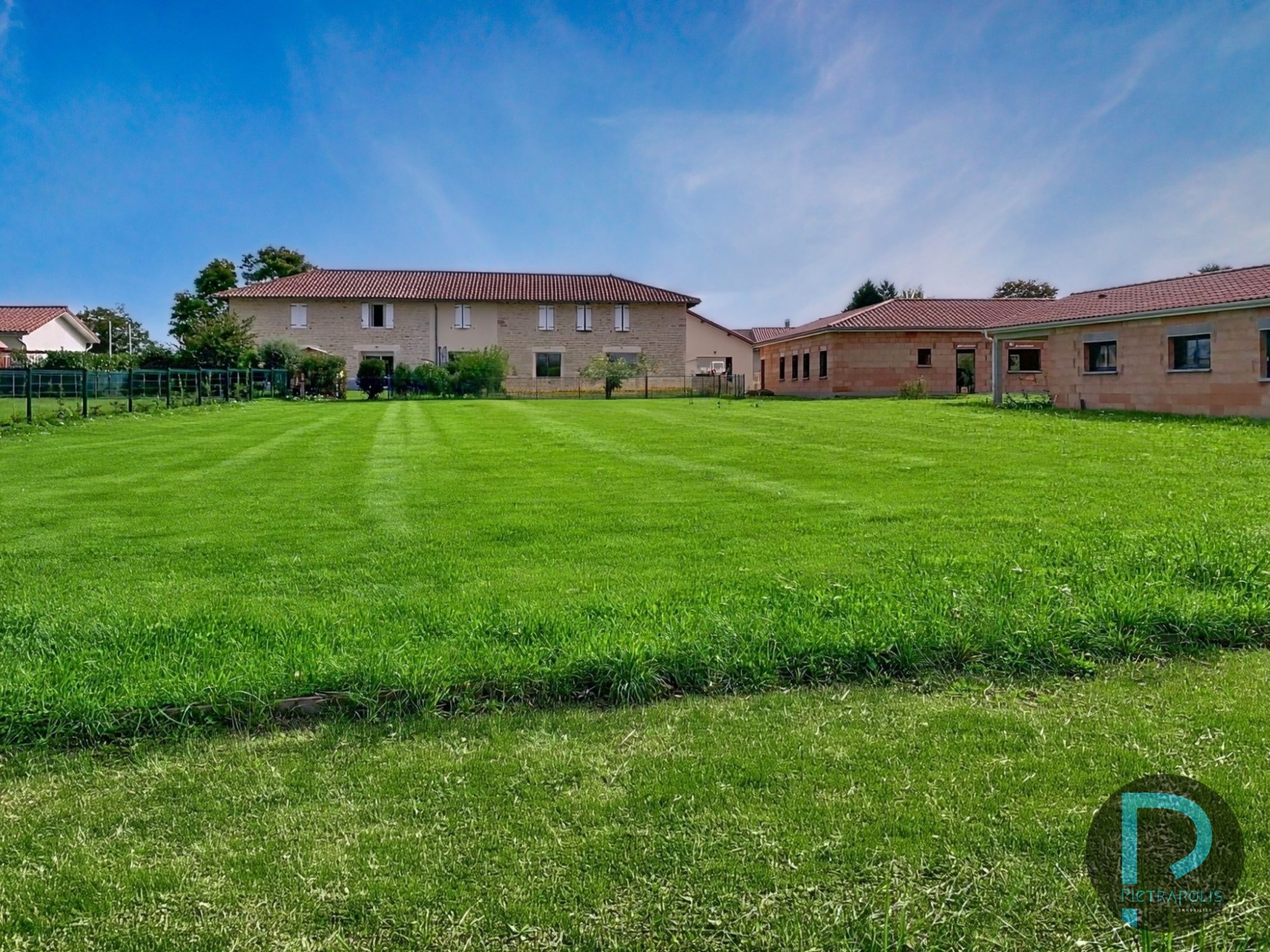 SAINT BENIGNE - TERRAIN CONSTRUCTIBLE ET VIABILISE Saint-Bénigne 01190