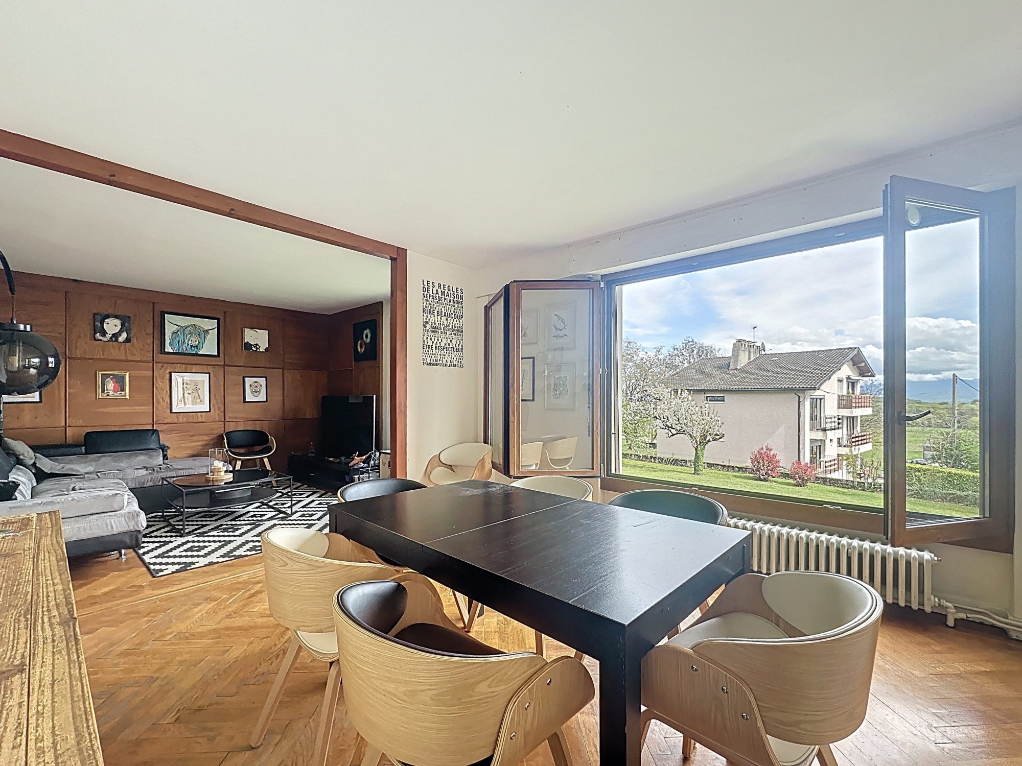 Maison sur terrain constructible, située à Divonne Divonne-les-Bains 01220