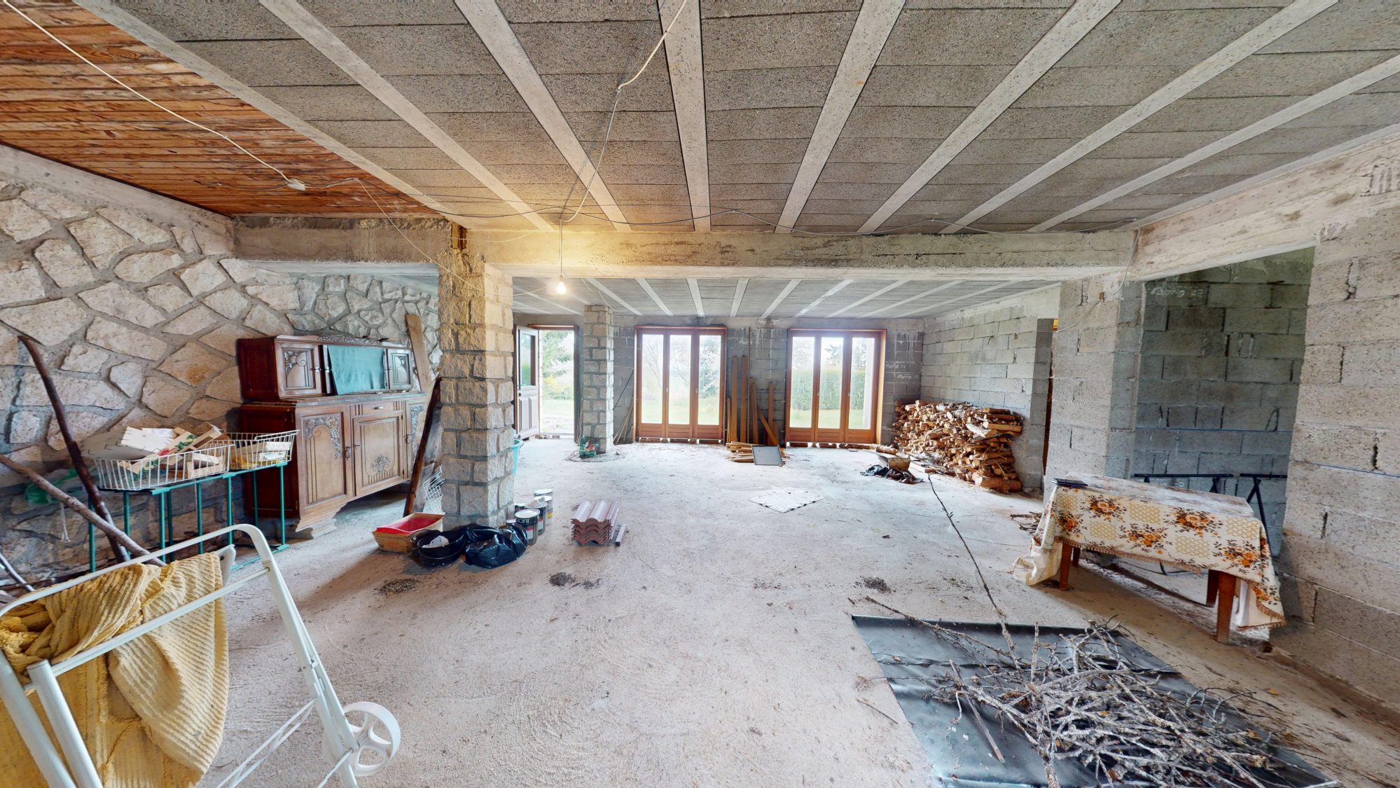 CHALET ET DEPENDANCES Saint-Pal-de-Chalencon 43500