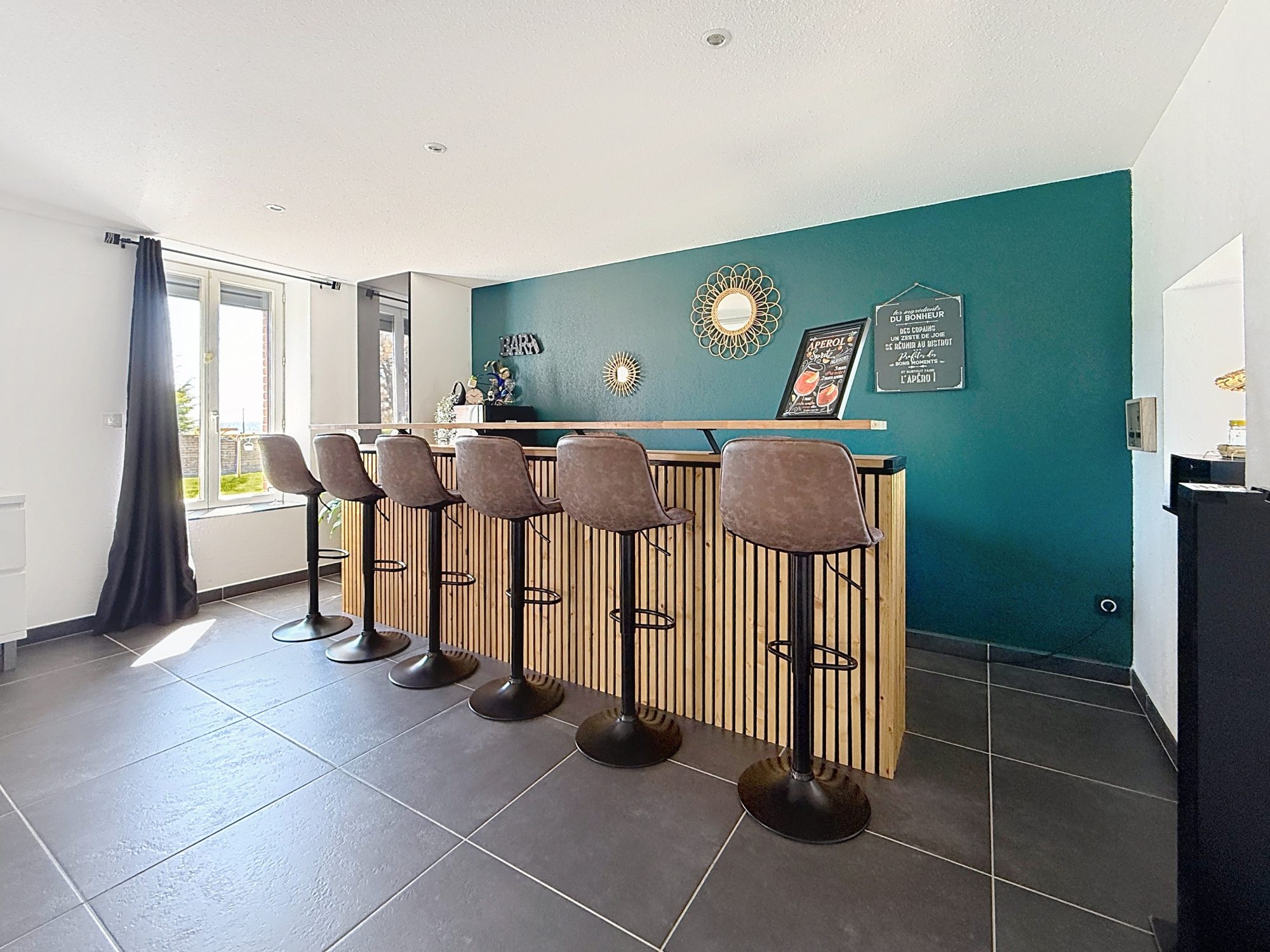 Belle maison en pierre 245 m²-6 chambres Balbigny 42510