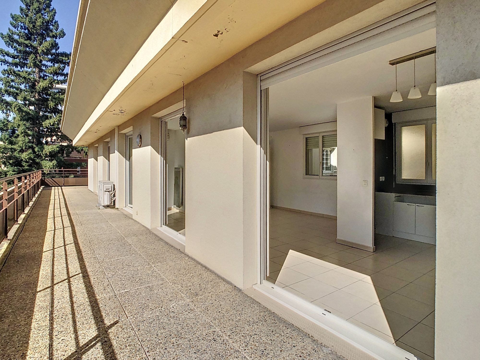 T5 95 M² et 67 m² de terrasse, garage possible
