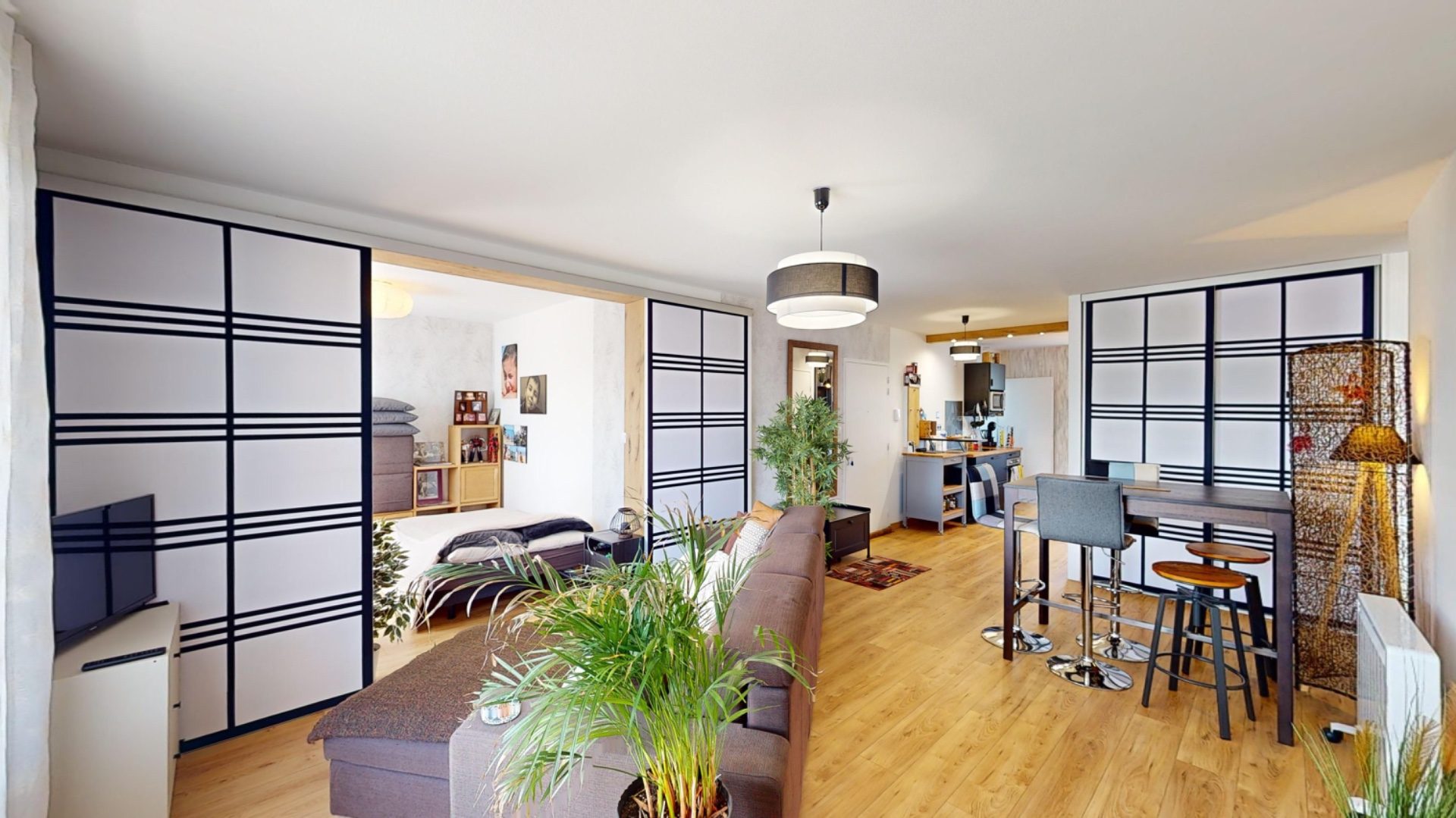 APPARTEMENT RENOVÉ RÉCEMMENT 77m2, BALCON, GARAGE, PARKING PRIVATIF, 3 CHAMBRES, CUISINE ÉQUIPÉE, ISOLATION EXTÉRIEURE, FAIBLES CHARGES, COPROPRIÉTÉ SÉCURISÉE, CAVE, ESPACES VERTS, PROCHE TOUTES COMMODITÉS Unieux 42240