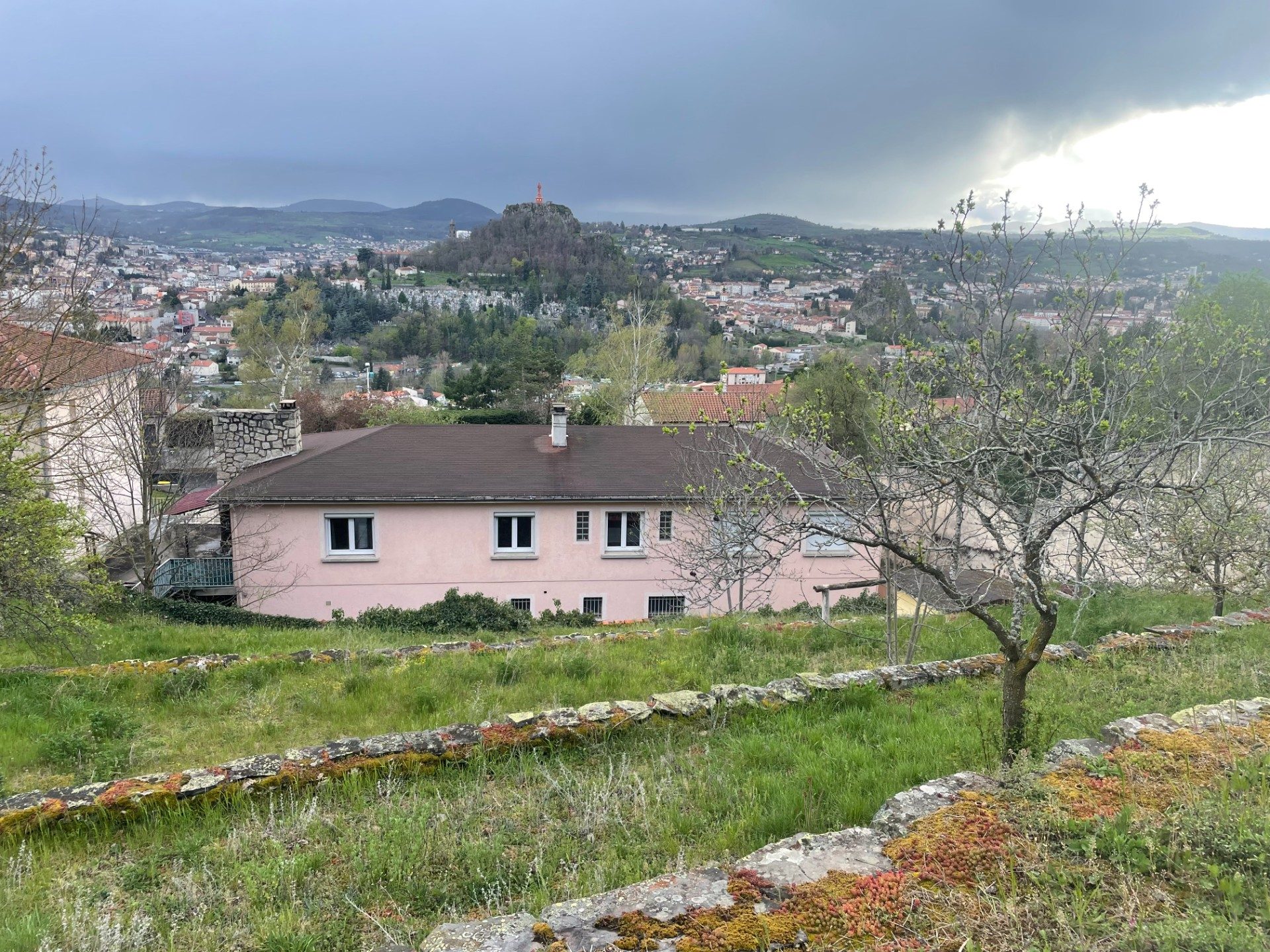 Belle Maison avec Terrain et vue Monuments Le Puy-en-Velay 43000