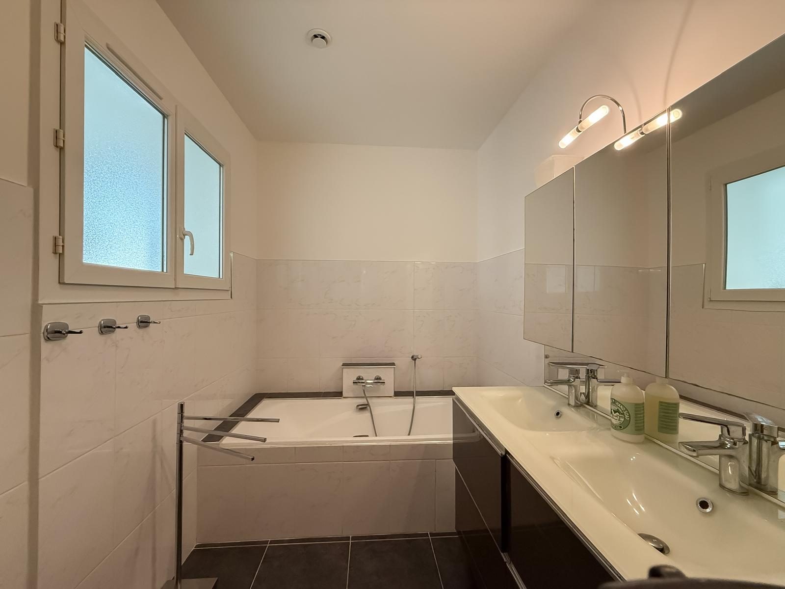 Maison de palin-pied sur les hauteurs de Fontaines Saint Martin Fontaines-Saint-Martin 69270