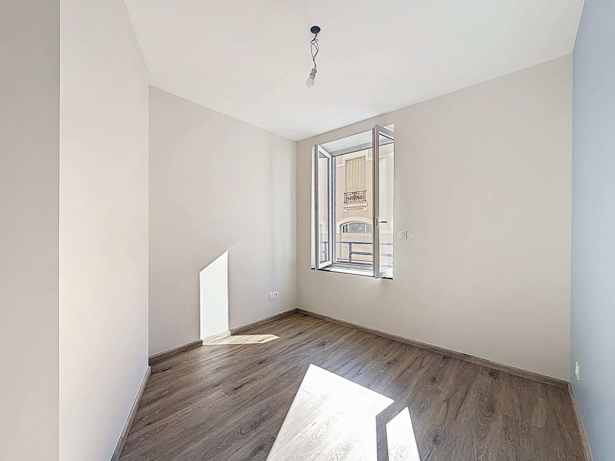 Appartement entierement renové 2 ou 3 chambres et balcon centre de Tarare Tarare 69170