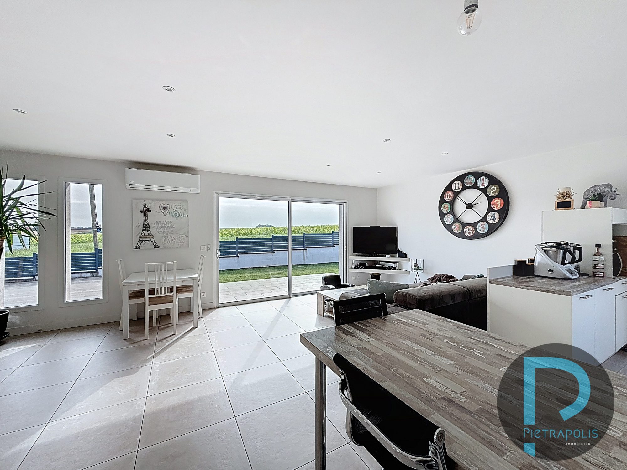 Maison de plain-pied de 92m² - 3 chambres - Terrain de 371m² - garage - 3 places de parkings Chaleins 01480